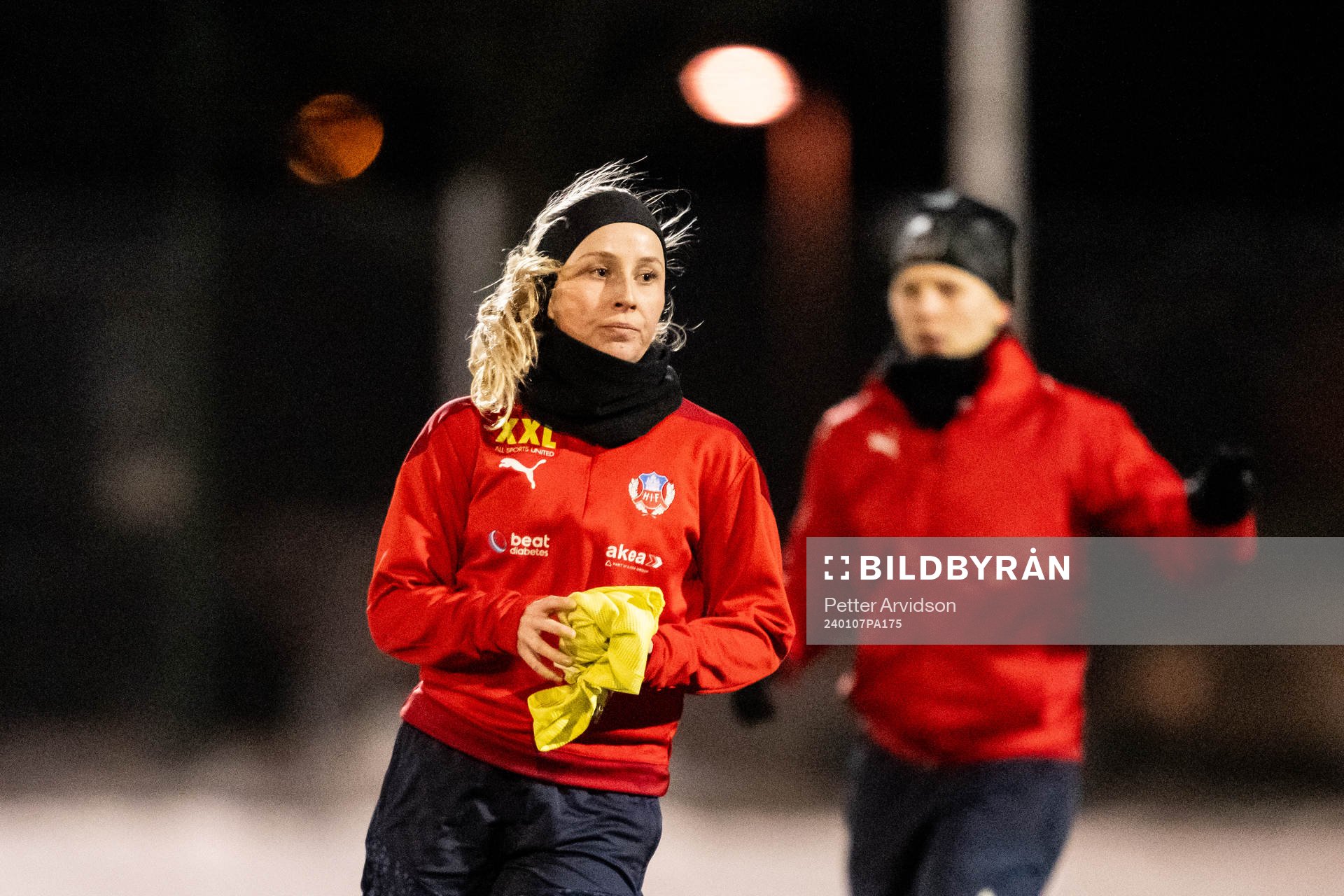 Ebba Berg under en gemensam fotbollsträning med Helsingborgs herr och damlag den 7 januari 2024 i Helsingborg. 