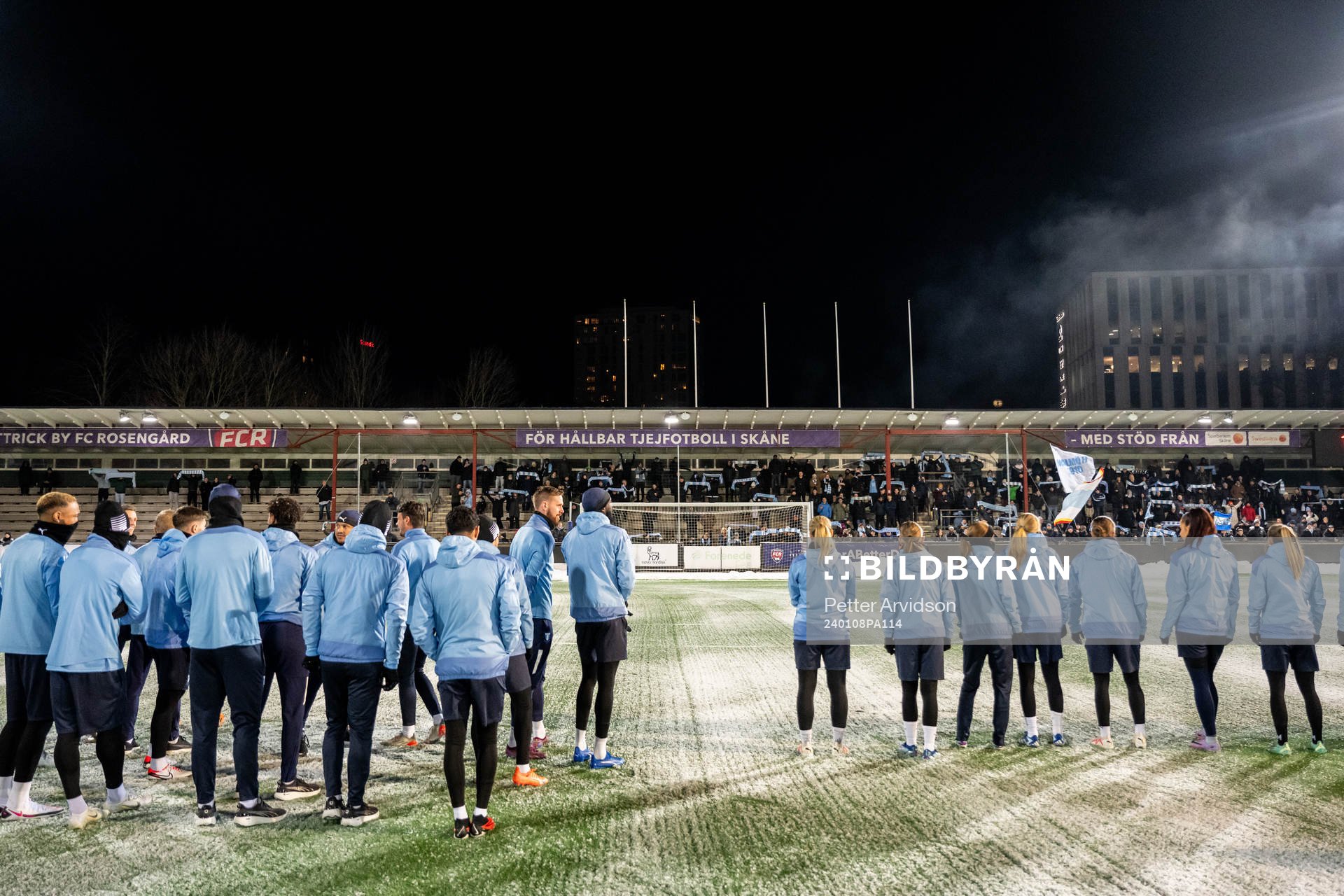 Gemensam fotbollsträning med Malmö FFs herr och damlag