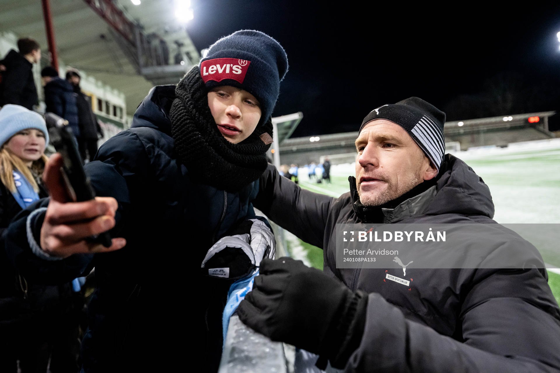 Tränare Henrik Rydström tar en selfie