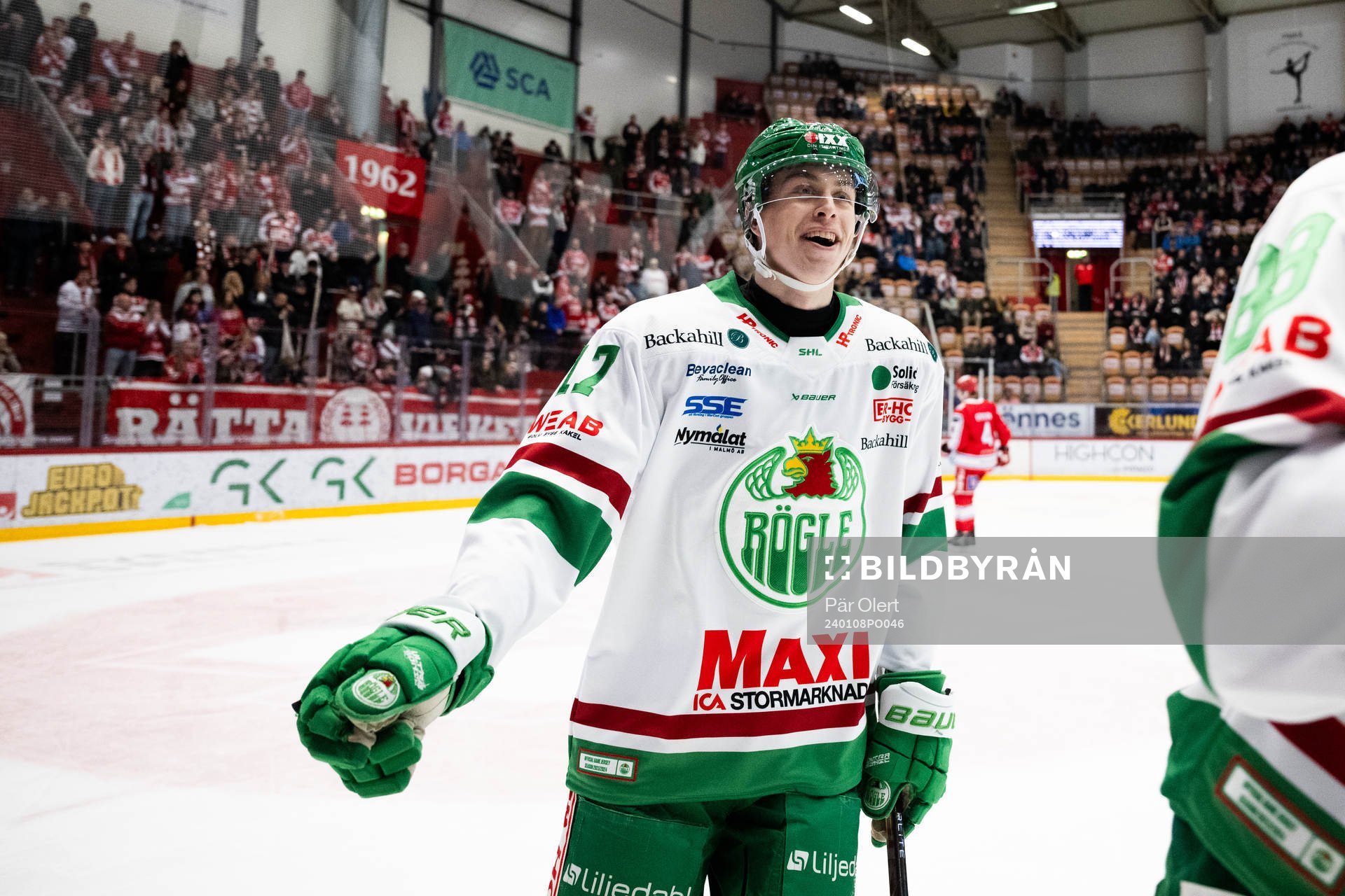 Rögles Simon Zether jublar
