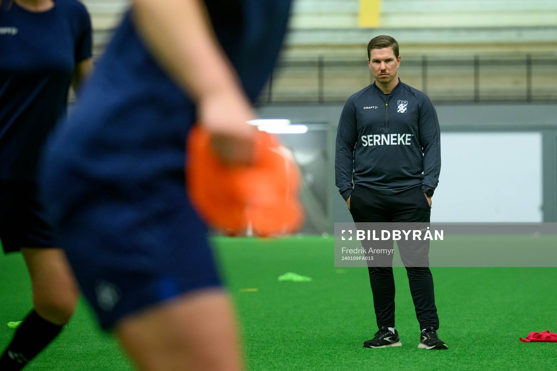 Huvudtränare Tobias Birgersson under en träning med IFK Göteborgs damlag den 9 januari 2024 i Göteborg. 