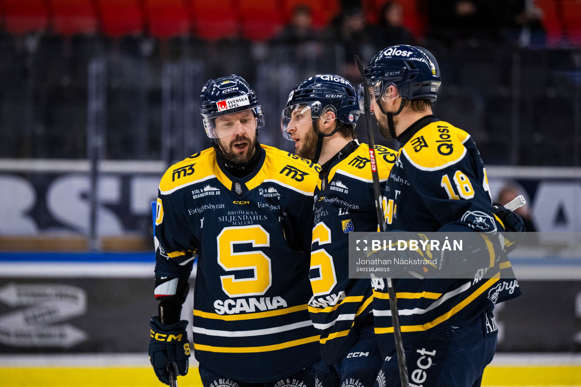 Södertäljes Daniel Norbe jublar med lagkamrater
