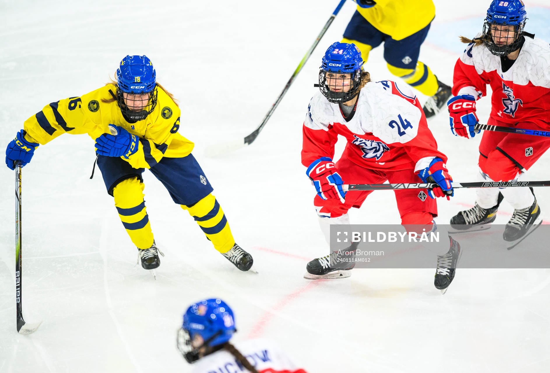 Emilia Bergeby Hallbeck of Sweden and Adela Pankova of