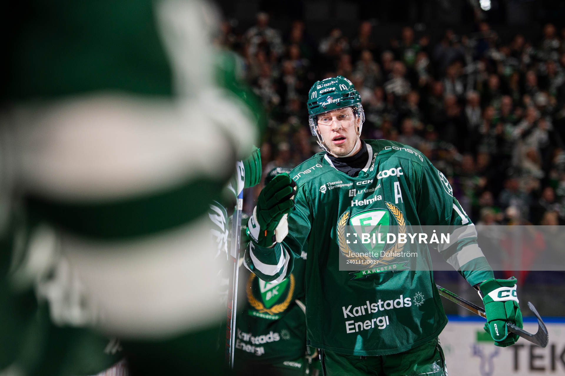 Färjestads Victor Ejdsell jublar