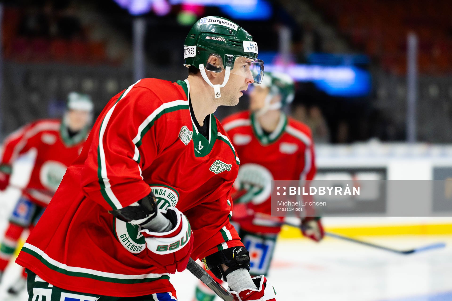 Frölundas Mikael Ruohomaa värmer innan ishockeymatchen i