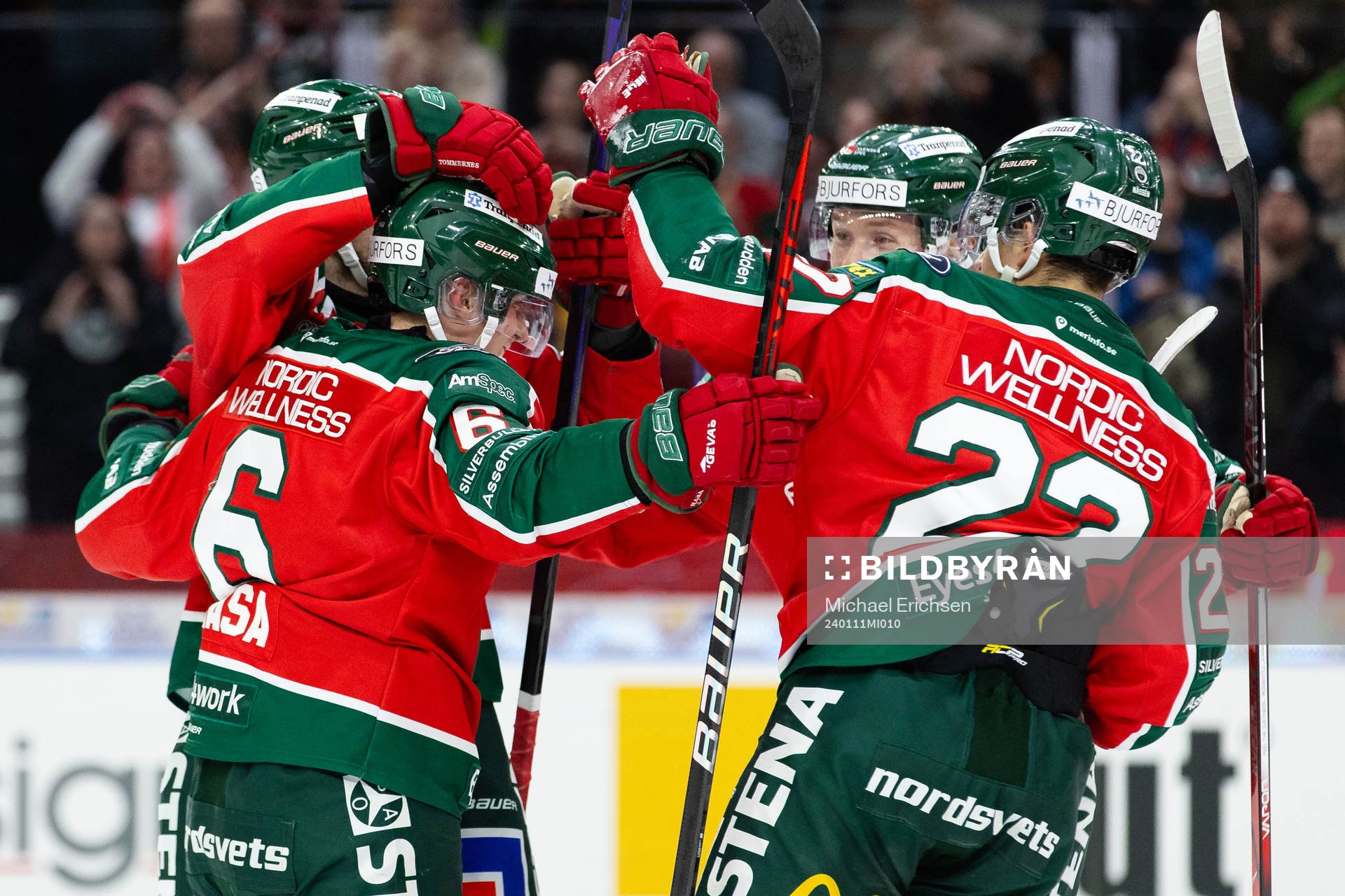 Frölundas Filip Hasa jublar med lagkamrater