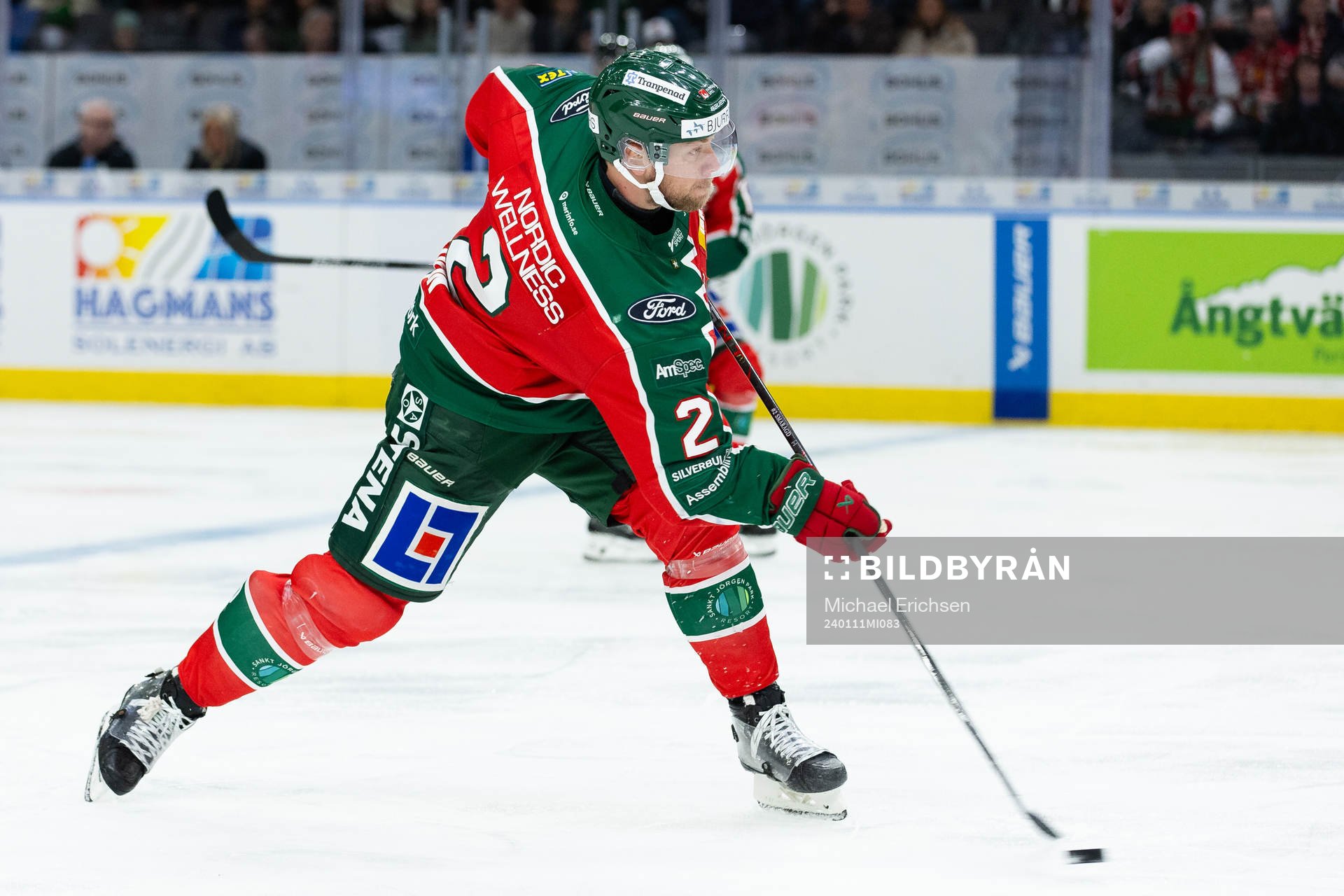 Frölundas Christian Folin skjuter ett skott