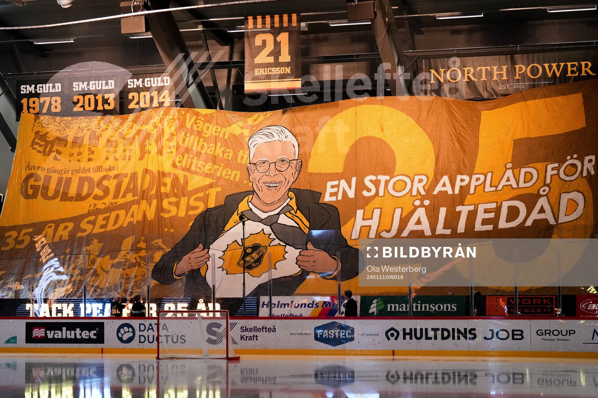 Tifo när Skellefteås tidigare klubbdirektören Pea