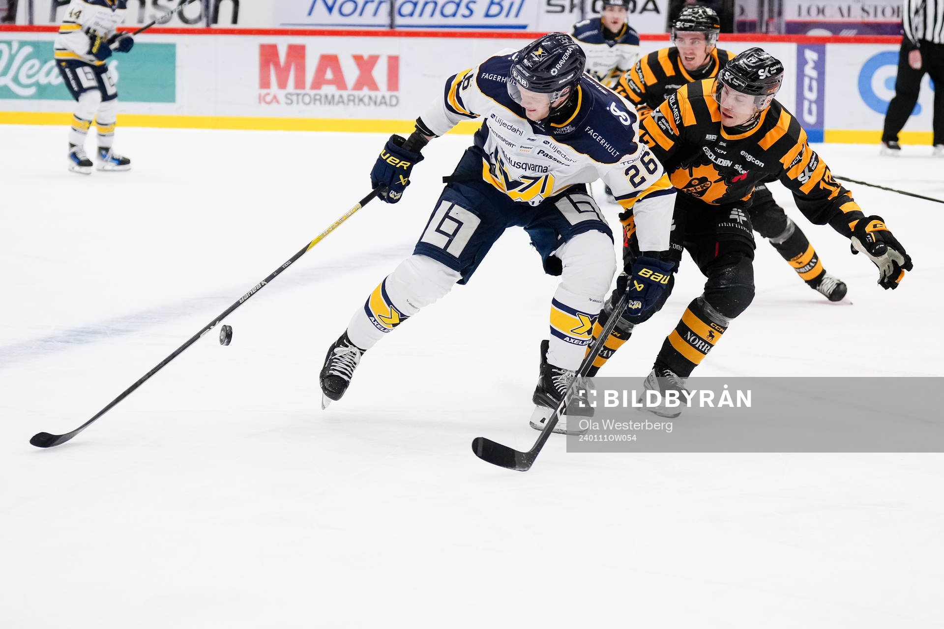 HV71s Tommi Tikka och Skellefteås Pär Lindholm