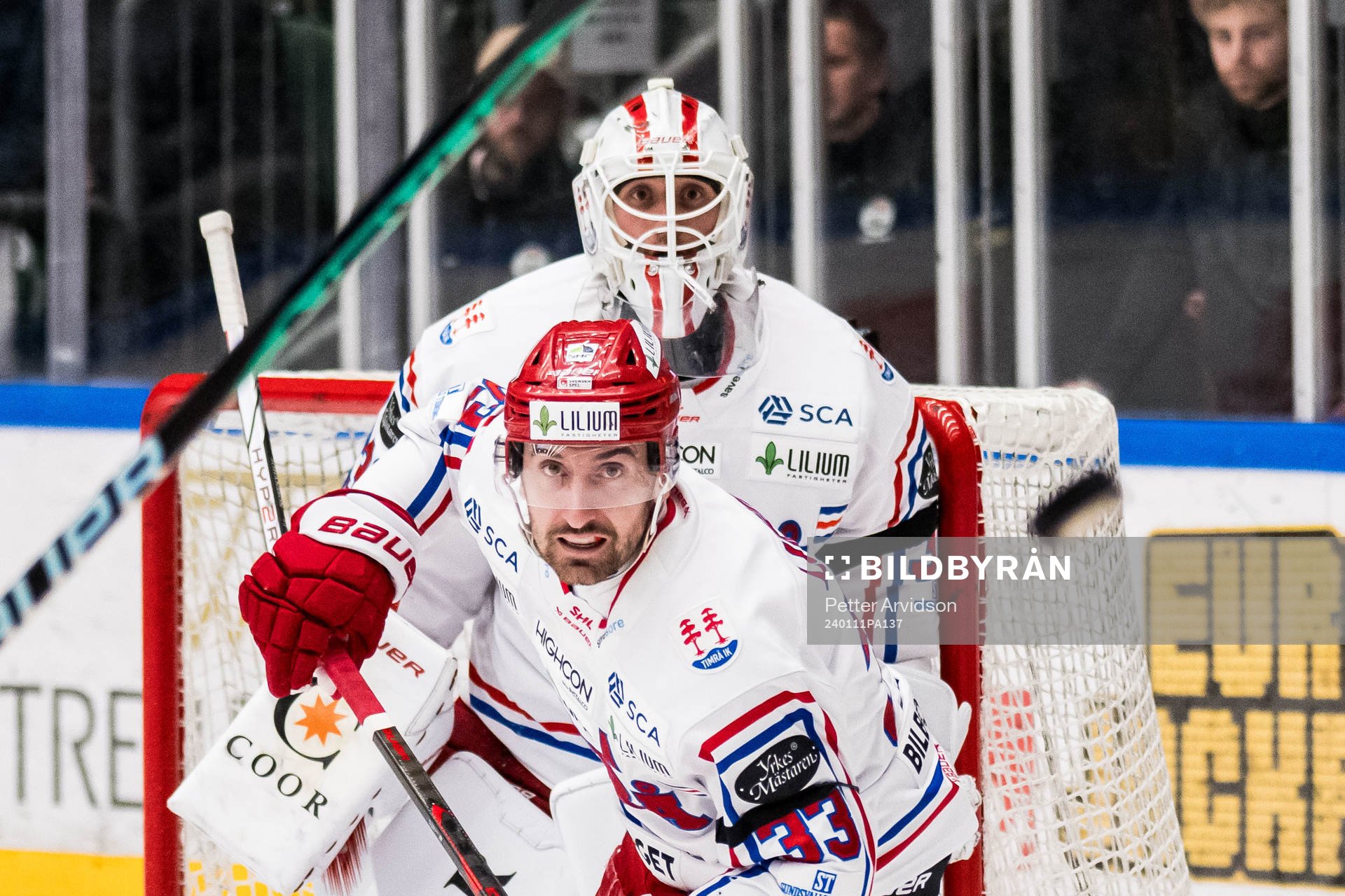 Timrås Albin Lundin och målvakt Jacob Johansson