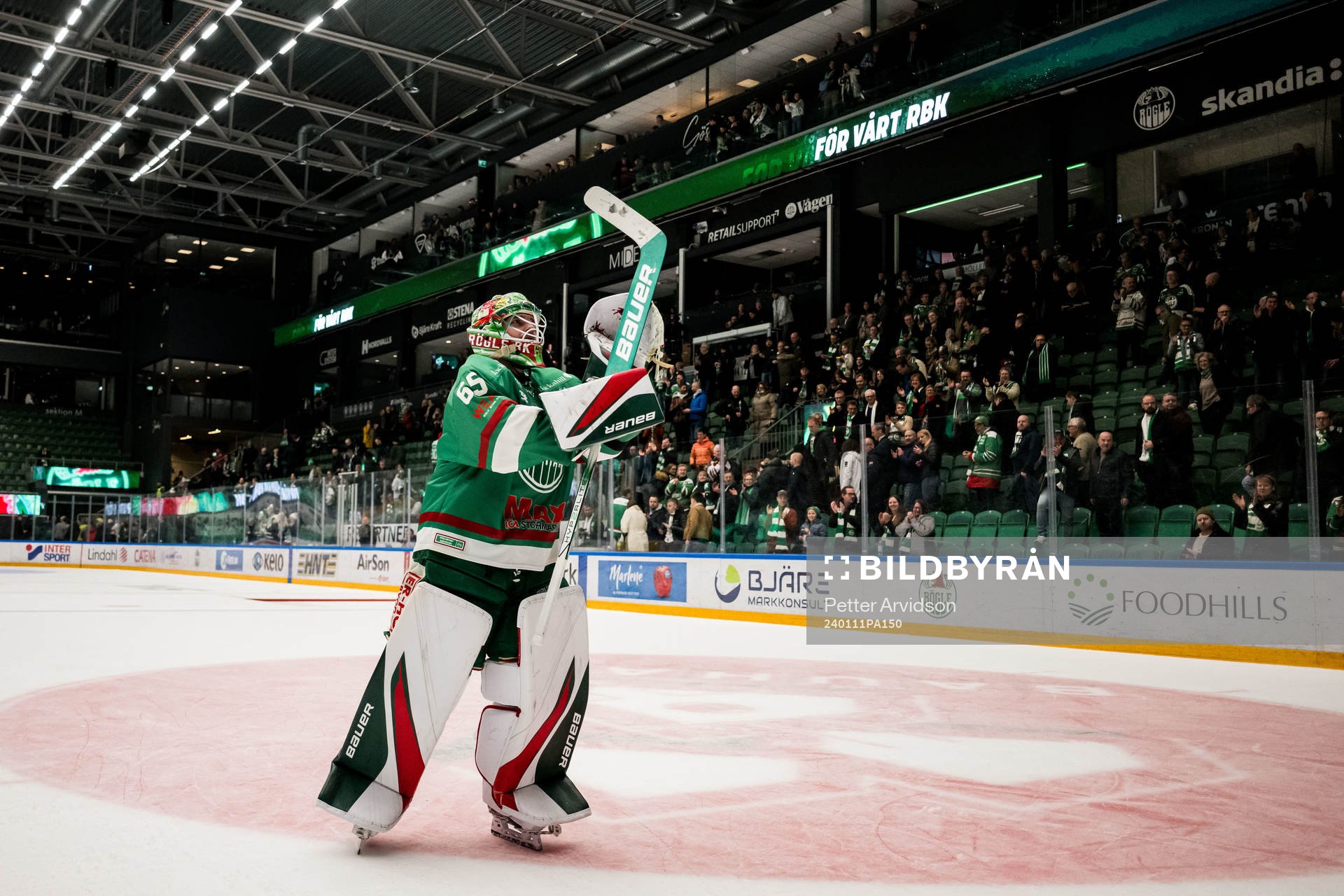 Rögles målvakt Christoffer Rifalk jublar
