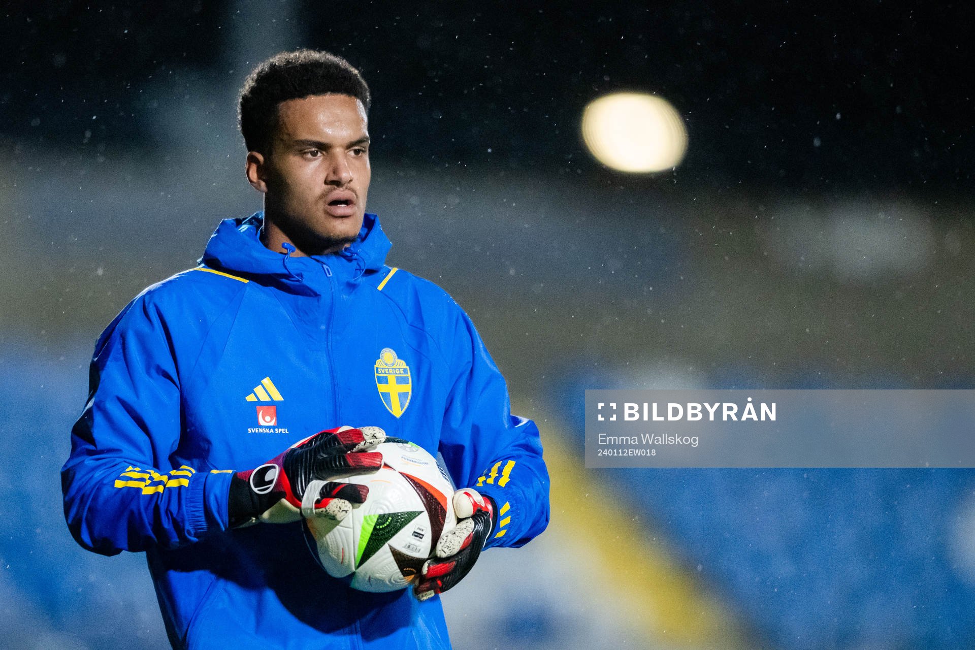 Goalkeeper Oliver Dovin of Sweden