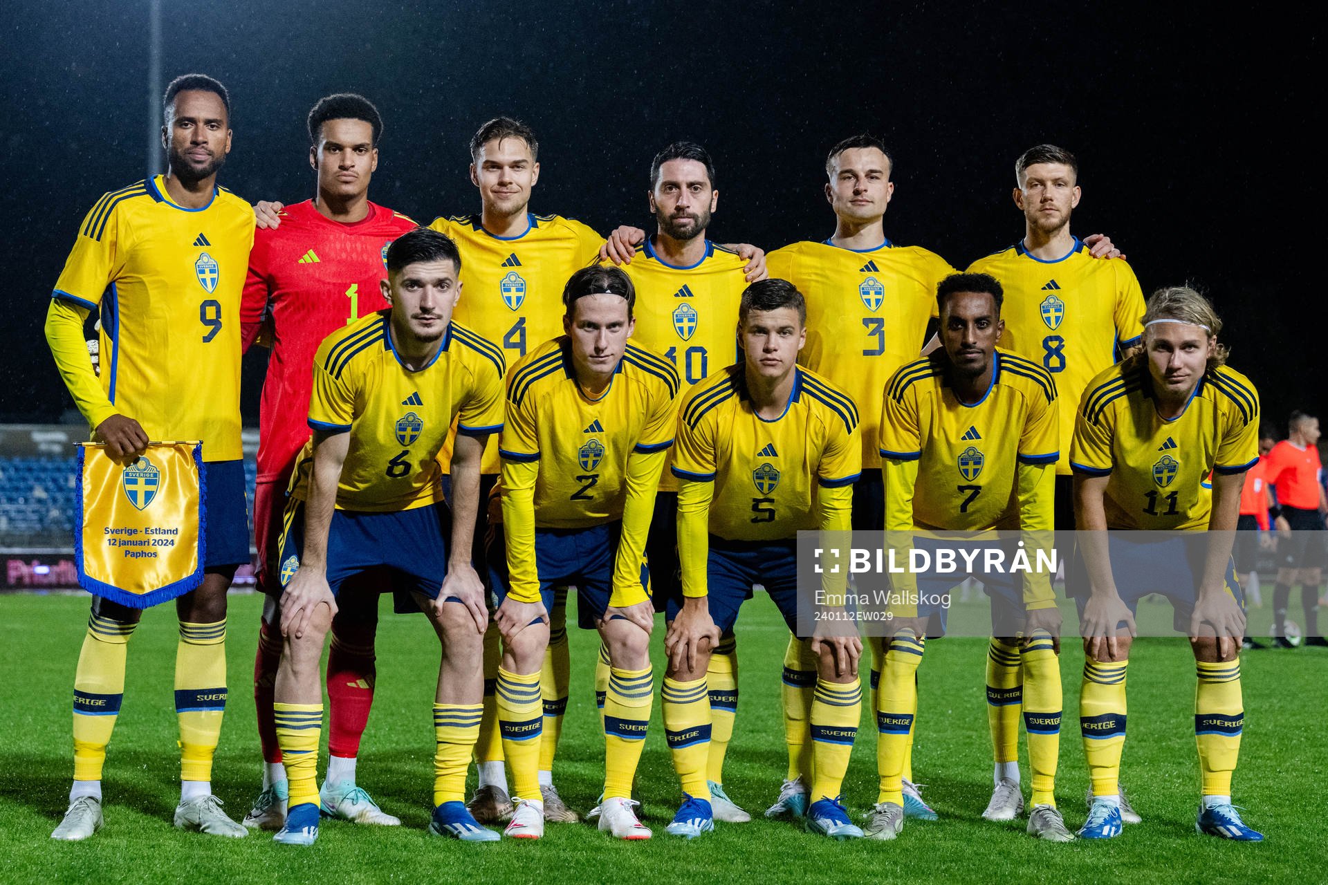 The starting eleven of Sweden pose of a team photo