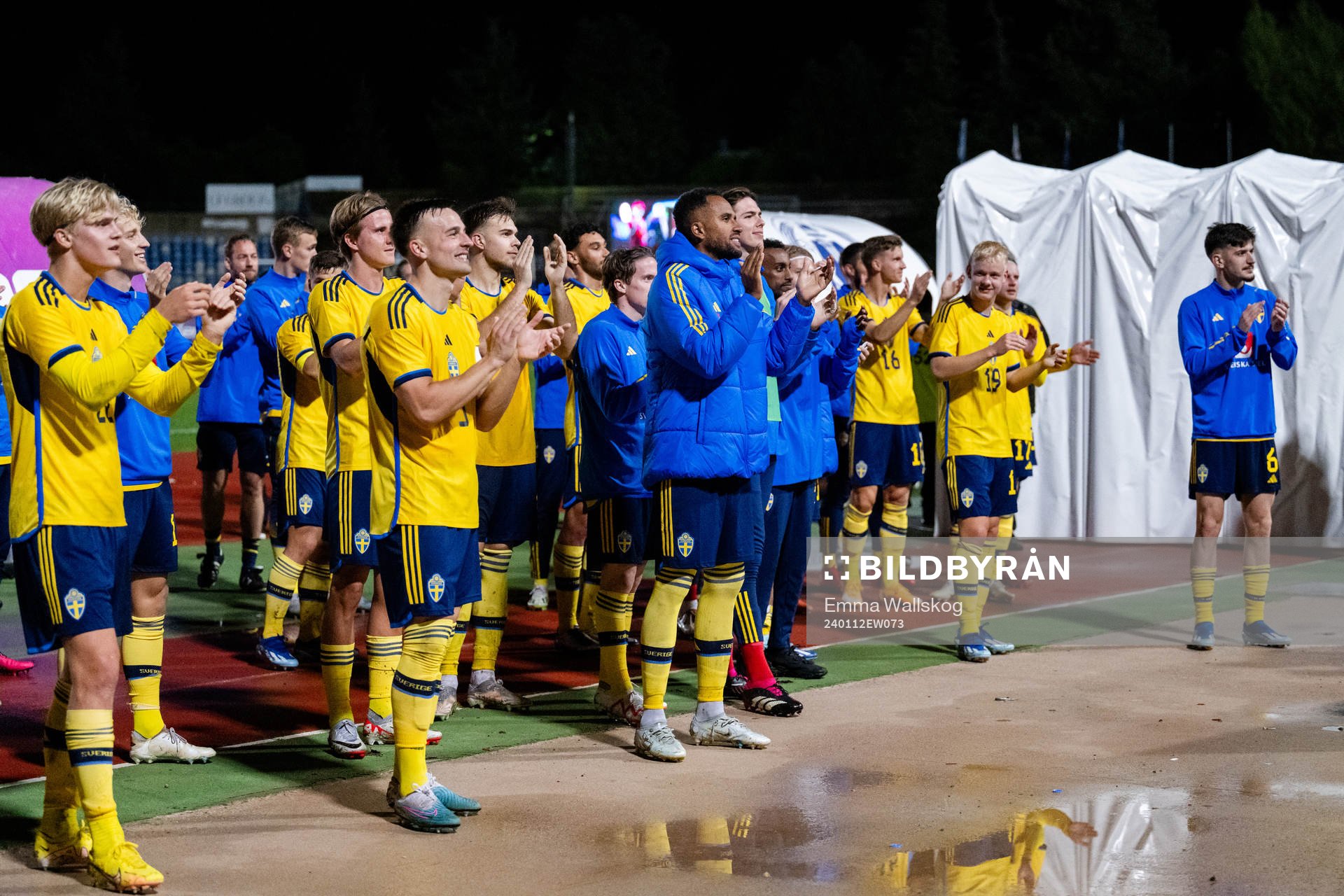 Players of Sweden celebrate