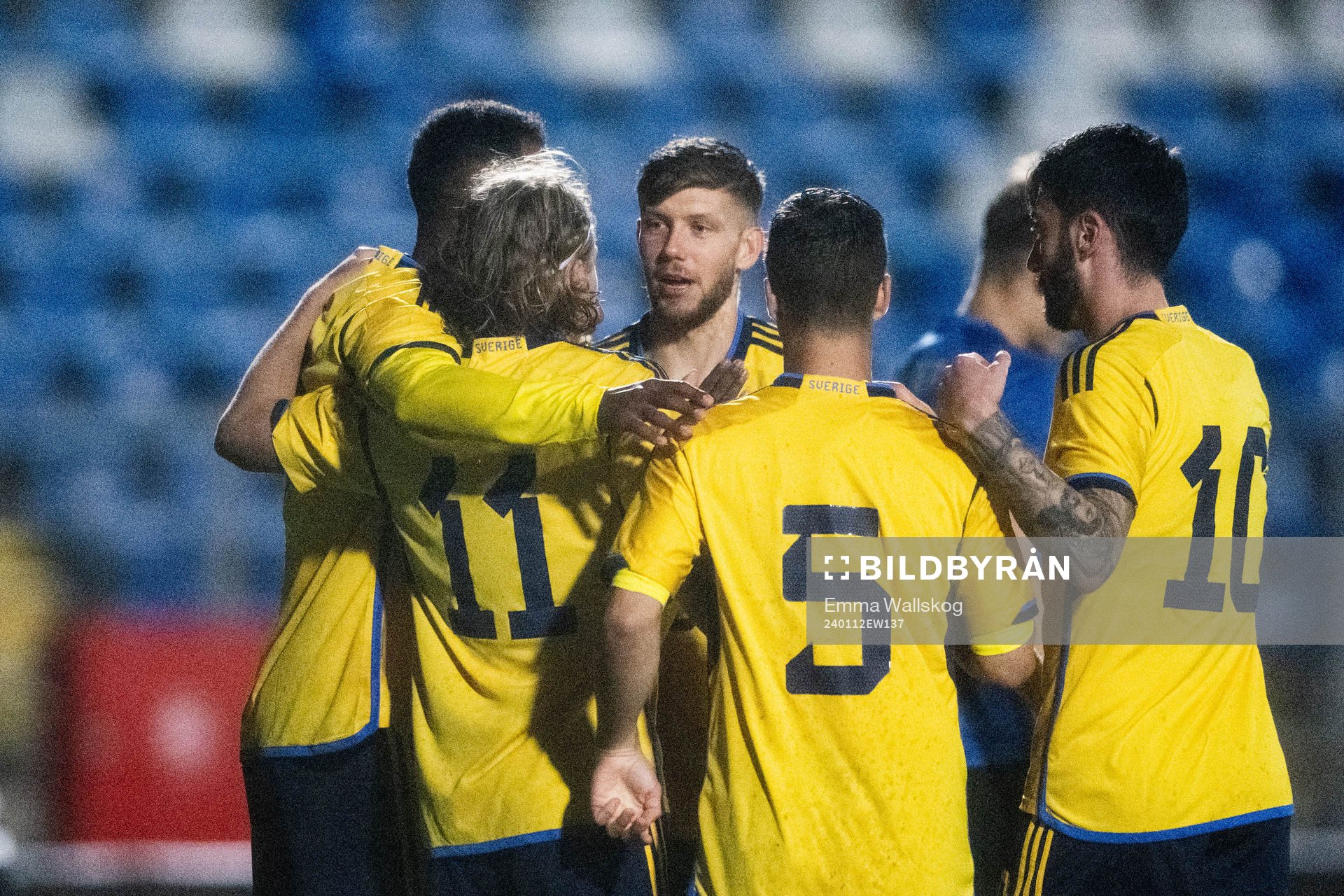 Isaac Kiese Thelin of Sweden celebrates with team mates