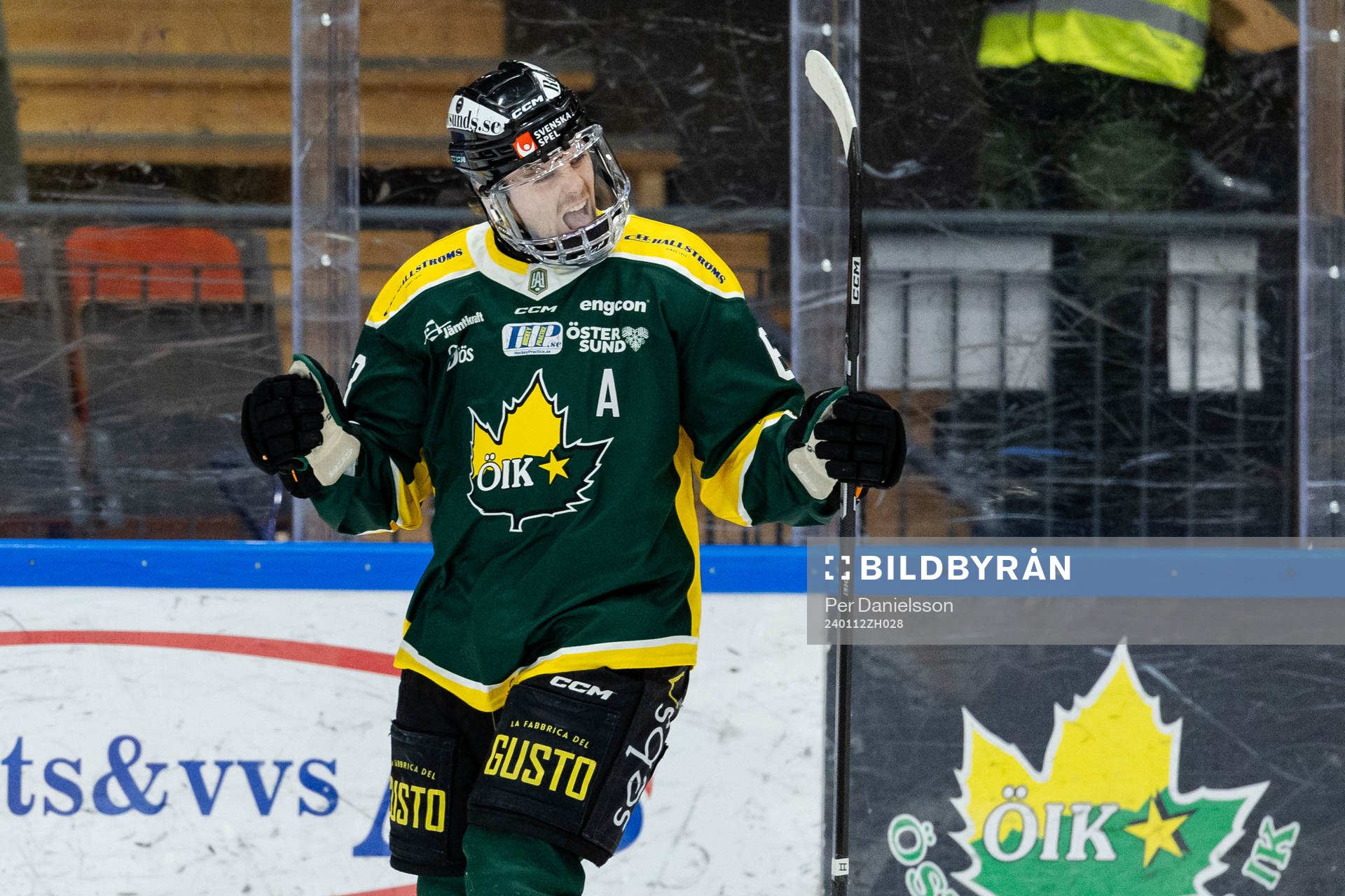 Östersunds Daniel Öhrn jublar