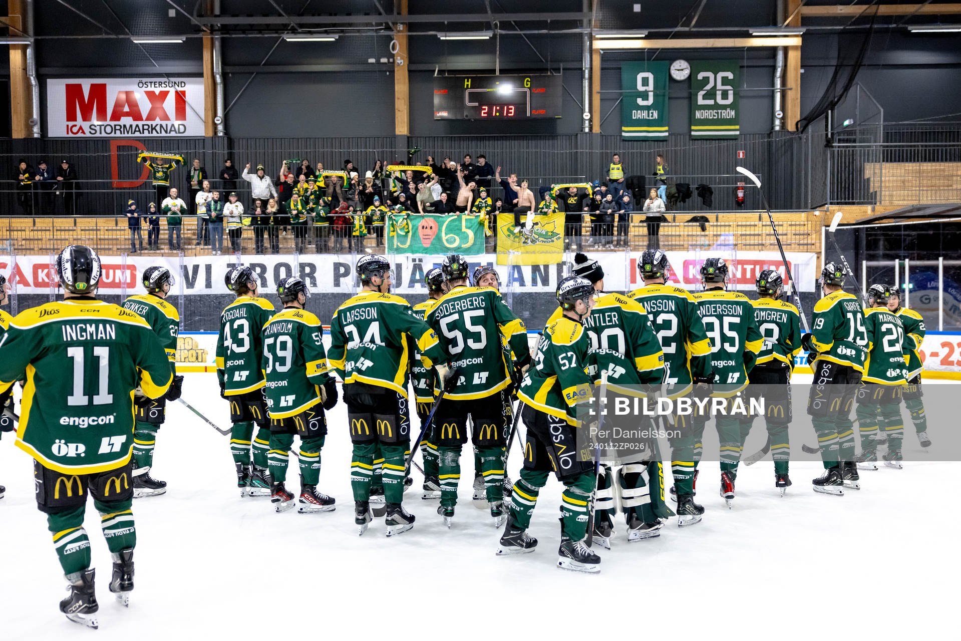 Östersundsspelarna tackar fansen