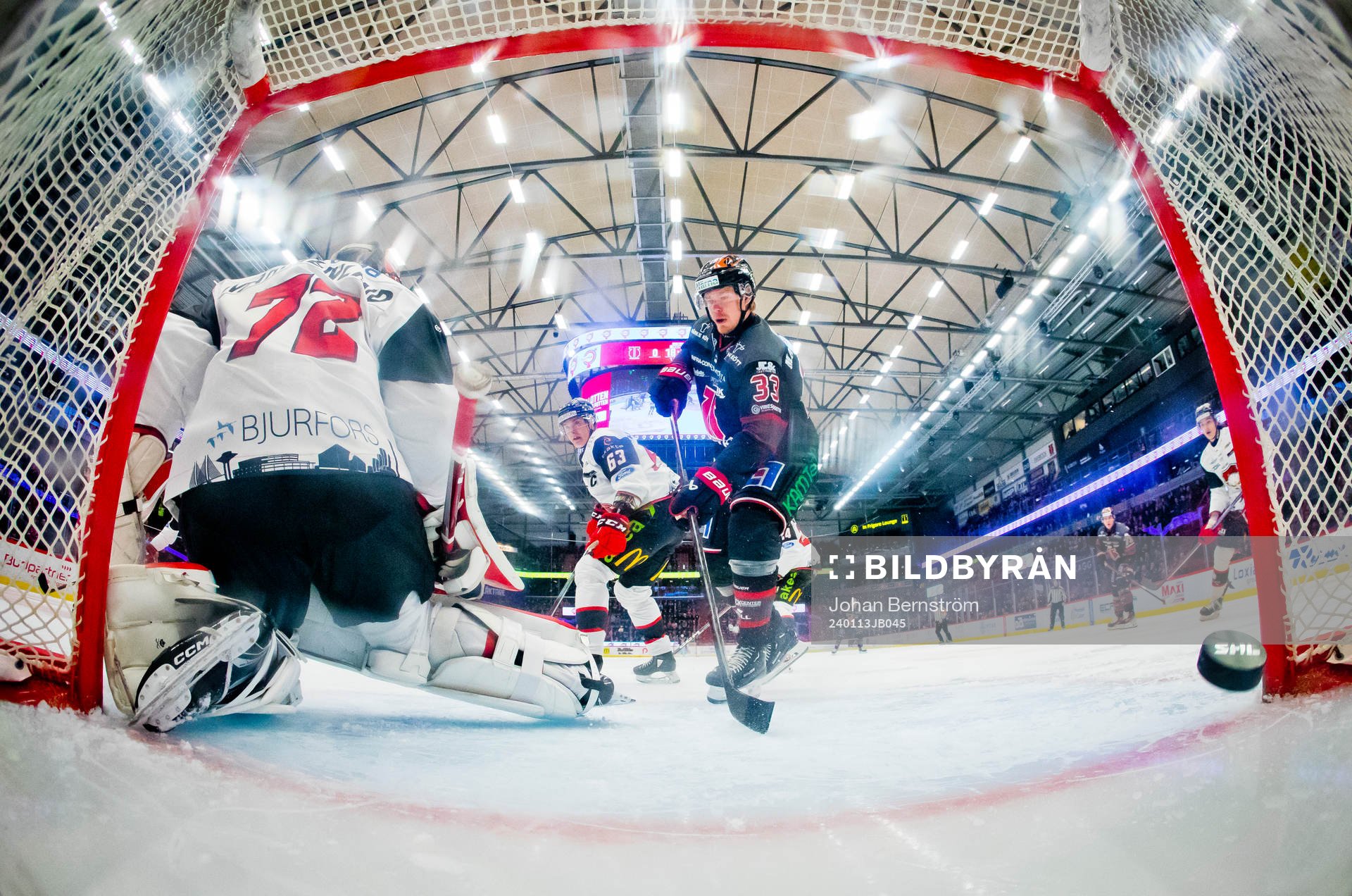 Örebros Samuel Johannesson gör 1-0 på Malmö Redhawks