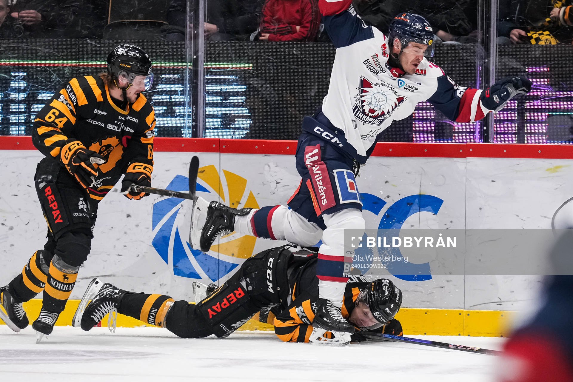 Linköpings Lance Bouma i en situation med Skellefteås Tim