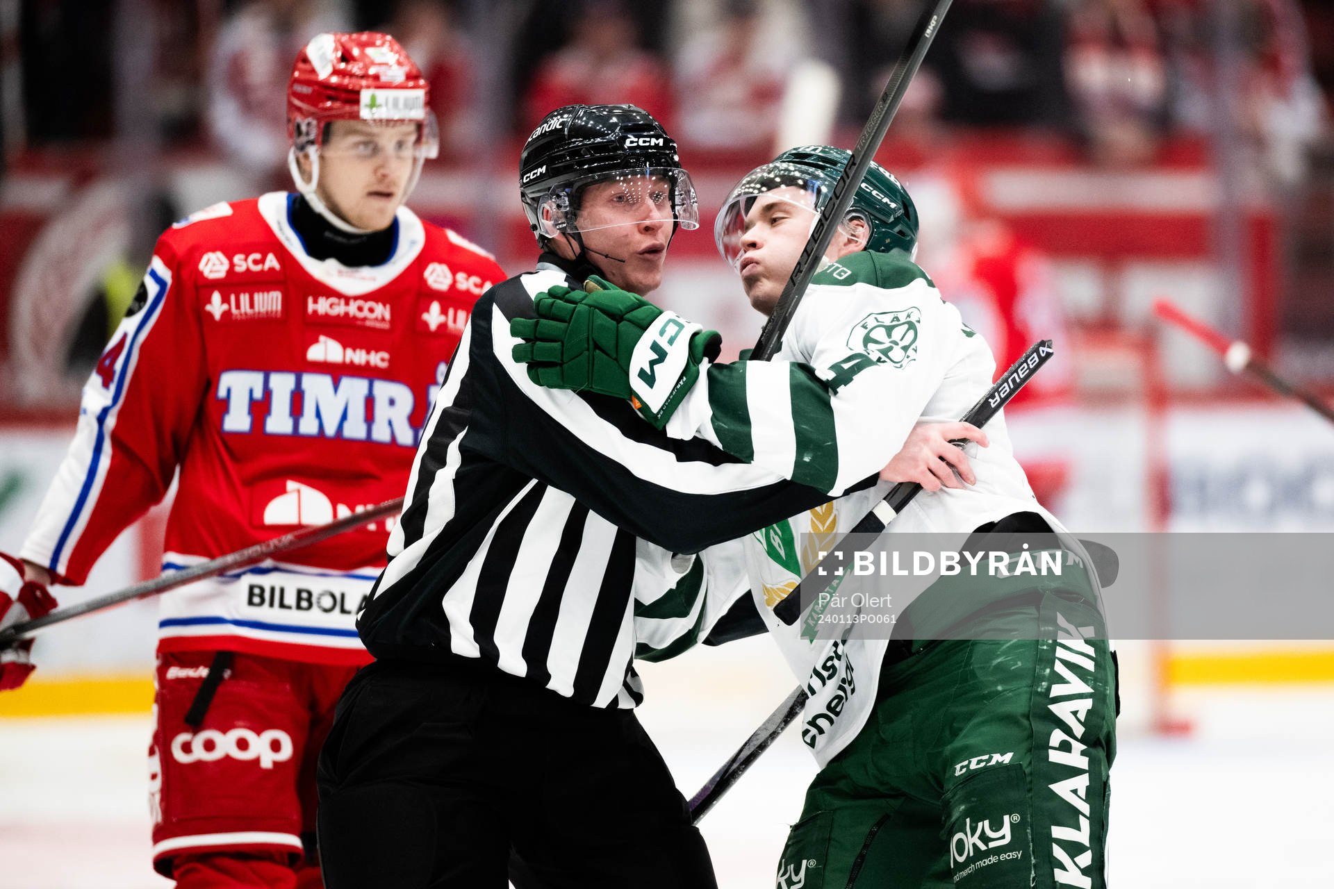 Färjestads Oscar Lawner och domaren