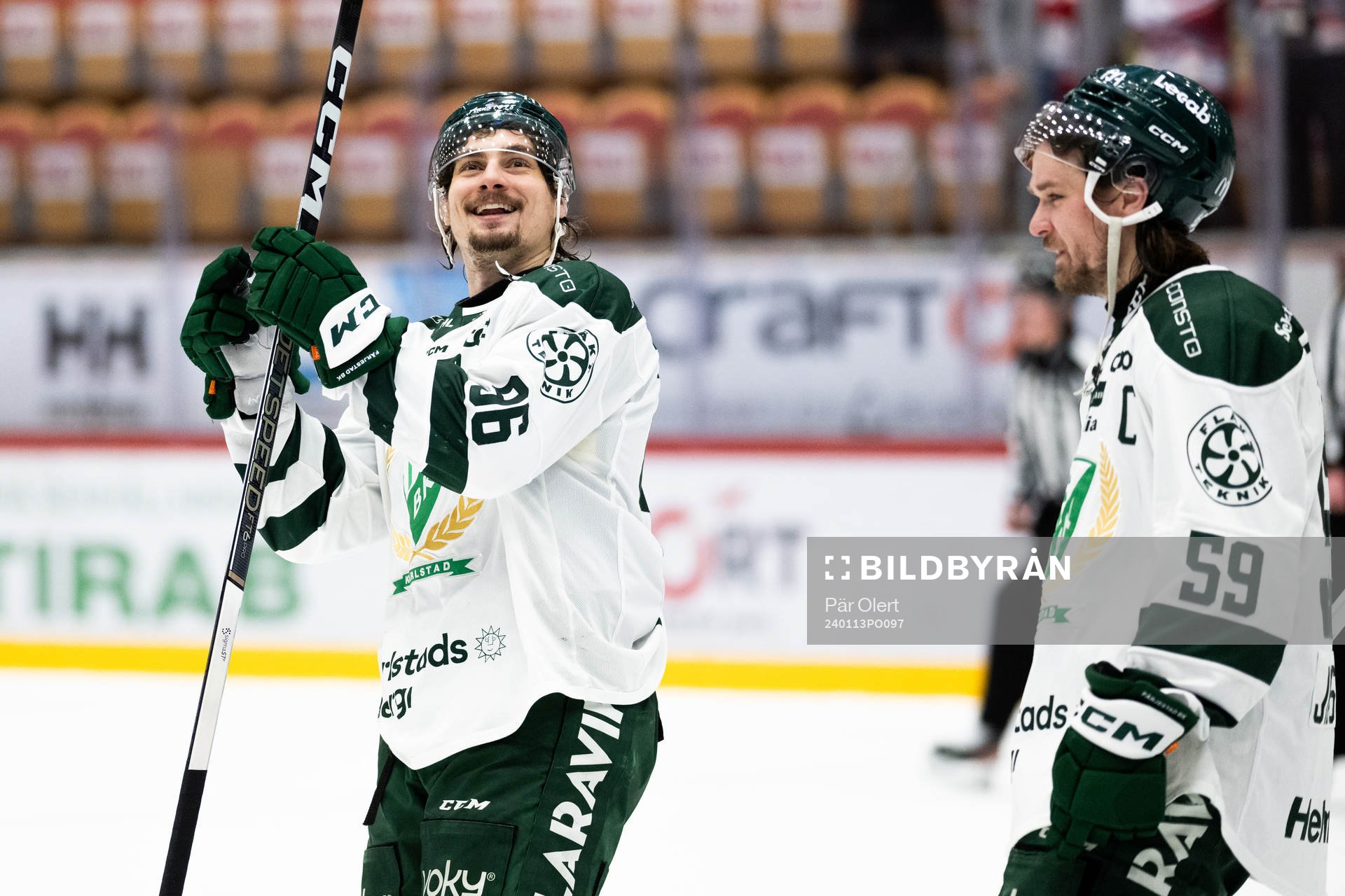 Färjestads David Tomasek jublar