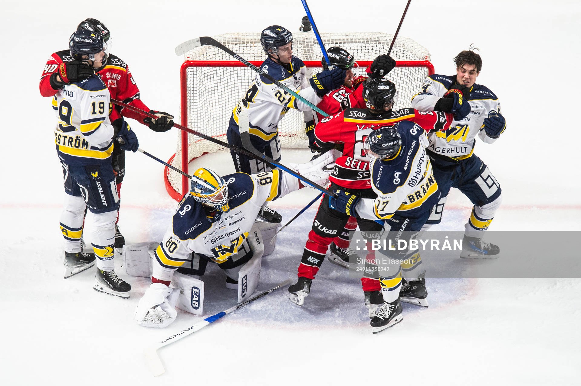 Stökigt framfötr HV71s målvakt Frederik Dichow