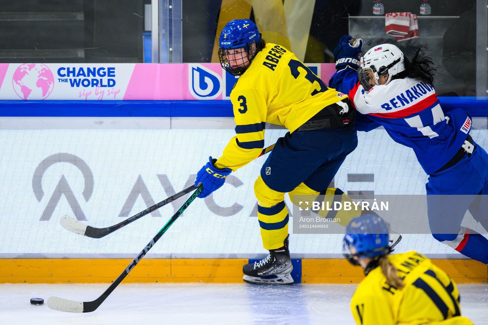 Elsa Åberg of Sweden and Lilien Benakova of Slovakia