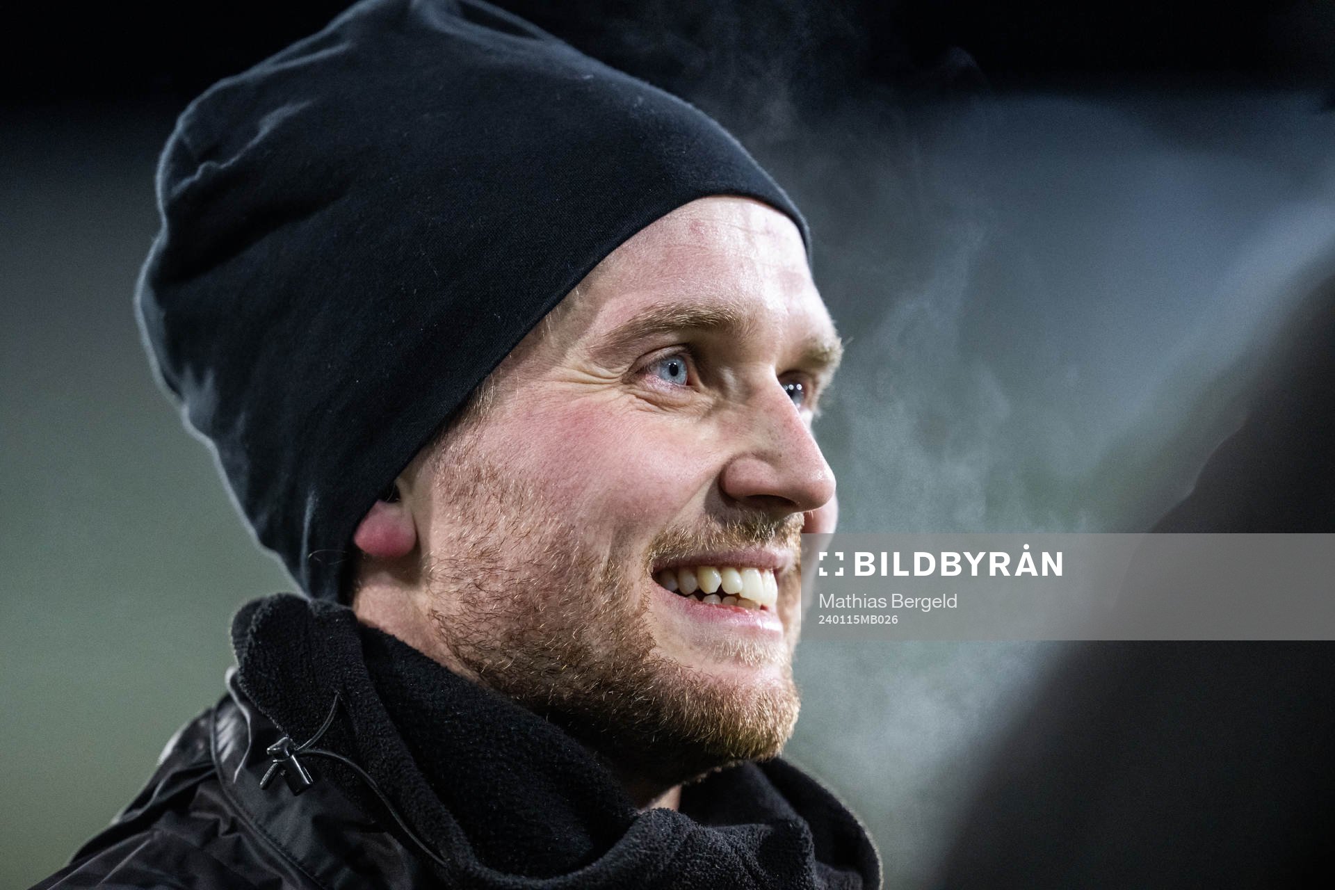 Adam Lundkvist etfer en gemensam fotbollsträning med