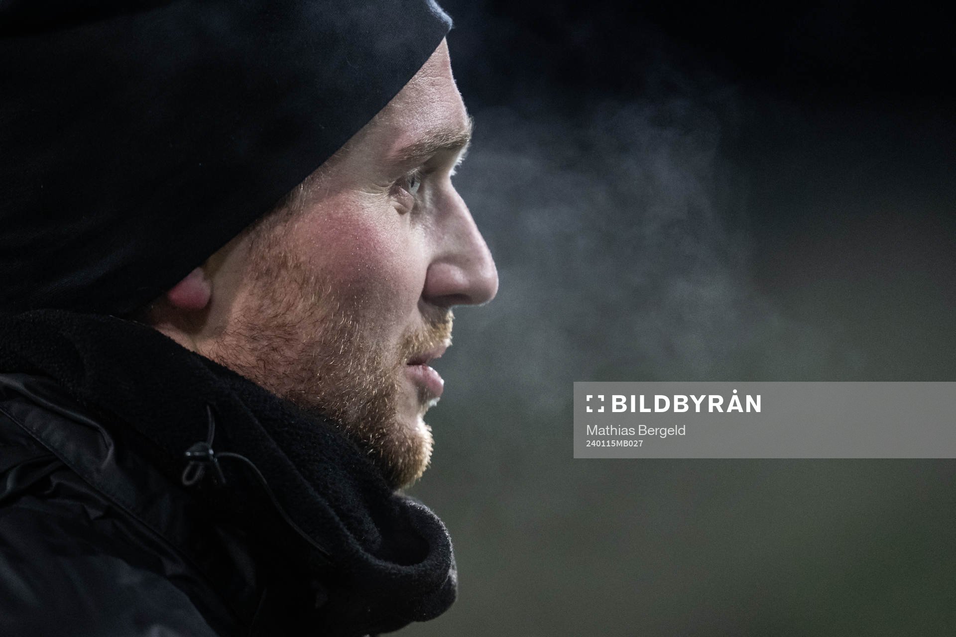 Adam Lundkvist etfer en gemensam fotbollsträning med