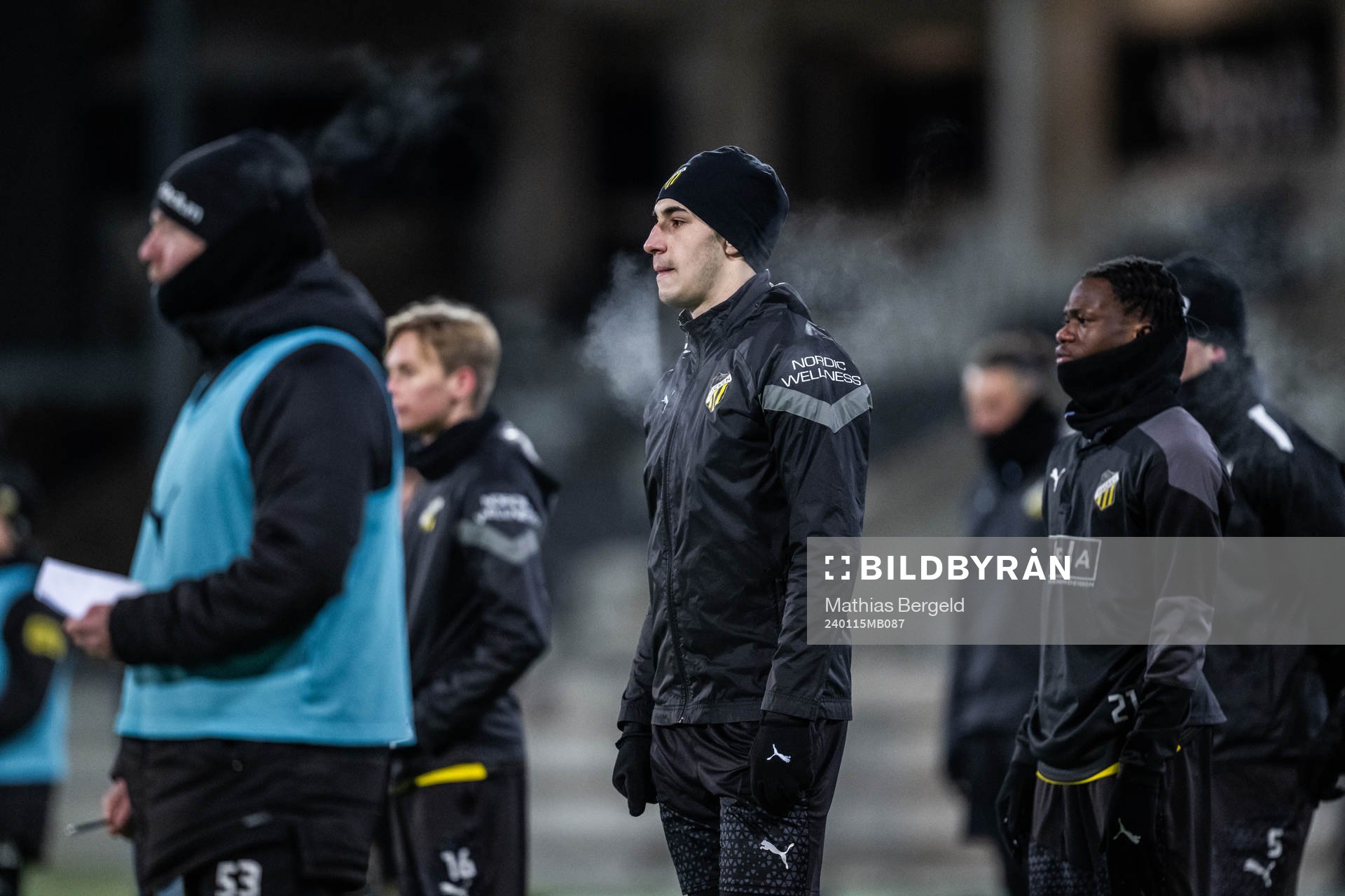 Srdjan Hrstic under en gemensam fotbollsträning med Häckens dam- och herrlag den 15 januari 2024 i Göteborg. 