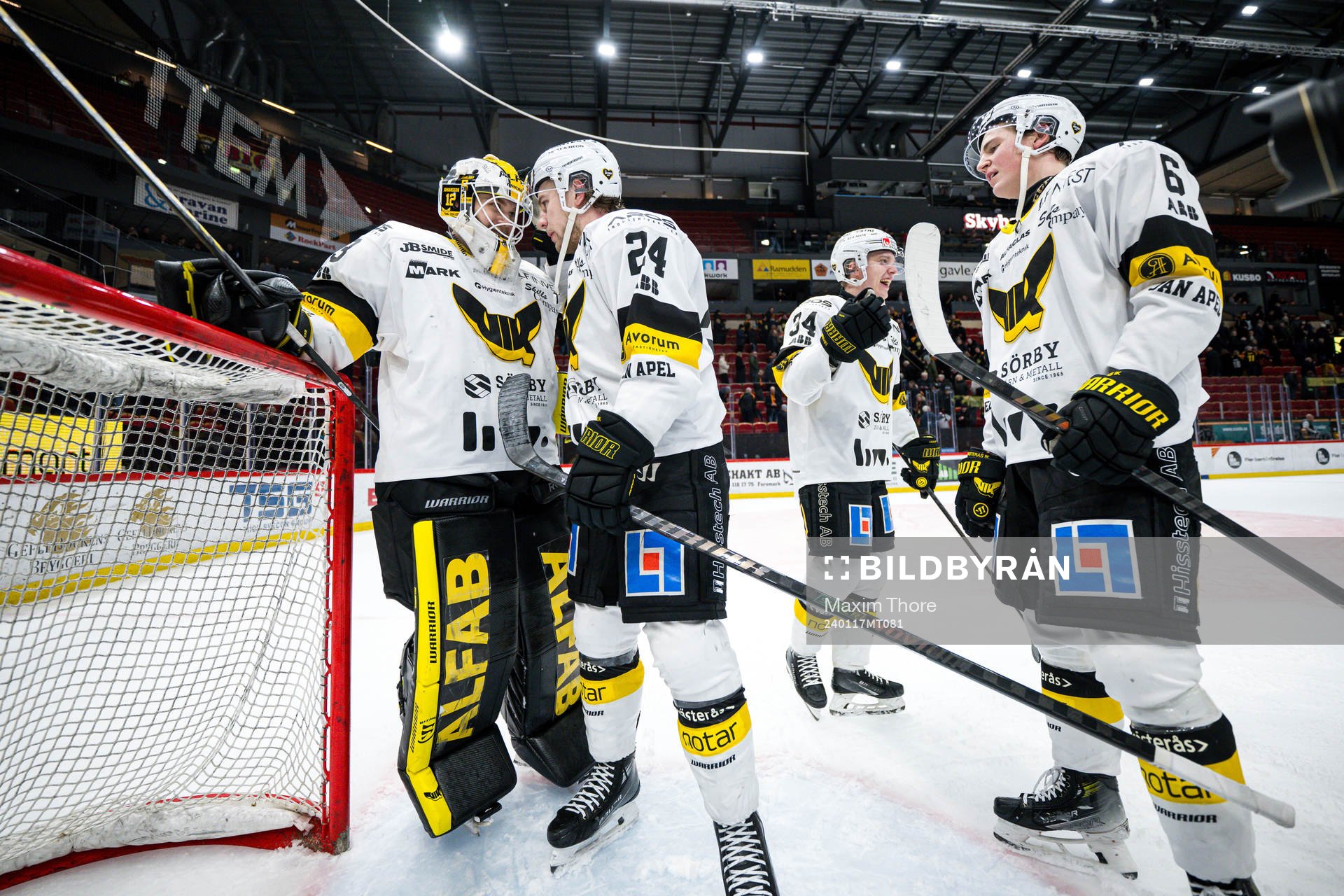 Västerås målvakt Niilo Halonen jublar