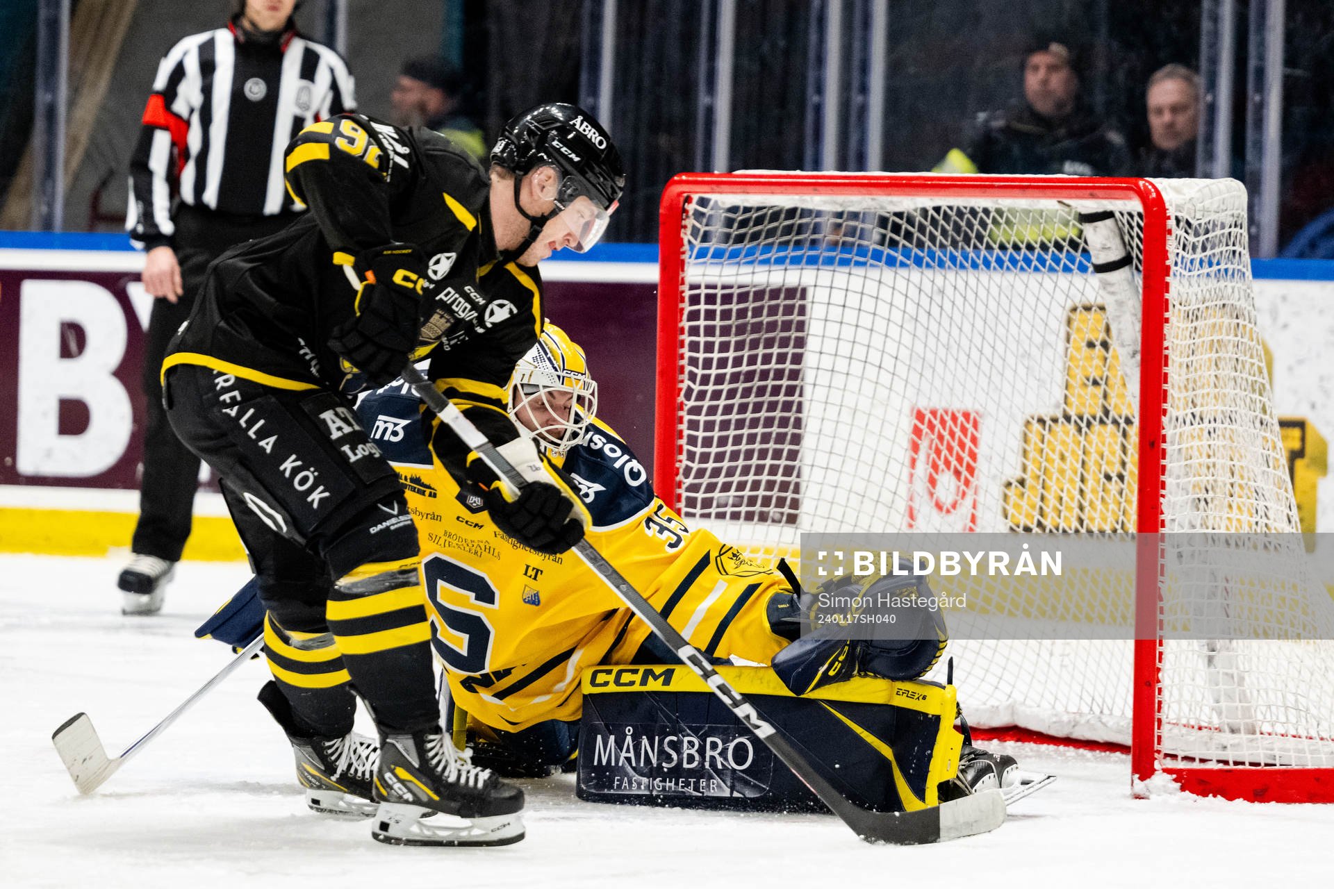 AIKs Zion Nybeck gör 4-0 bakom Södertäljes målvakt