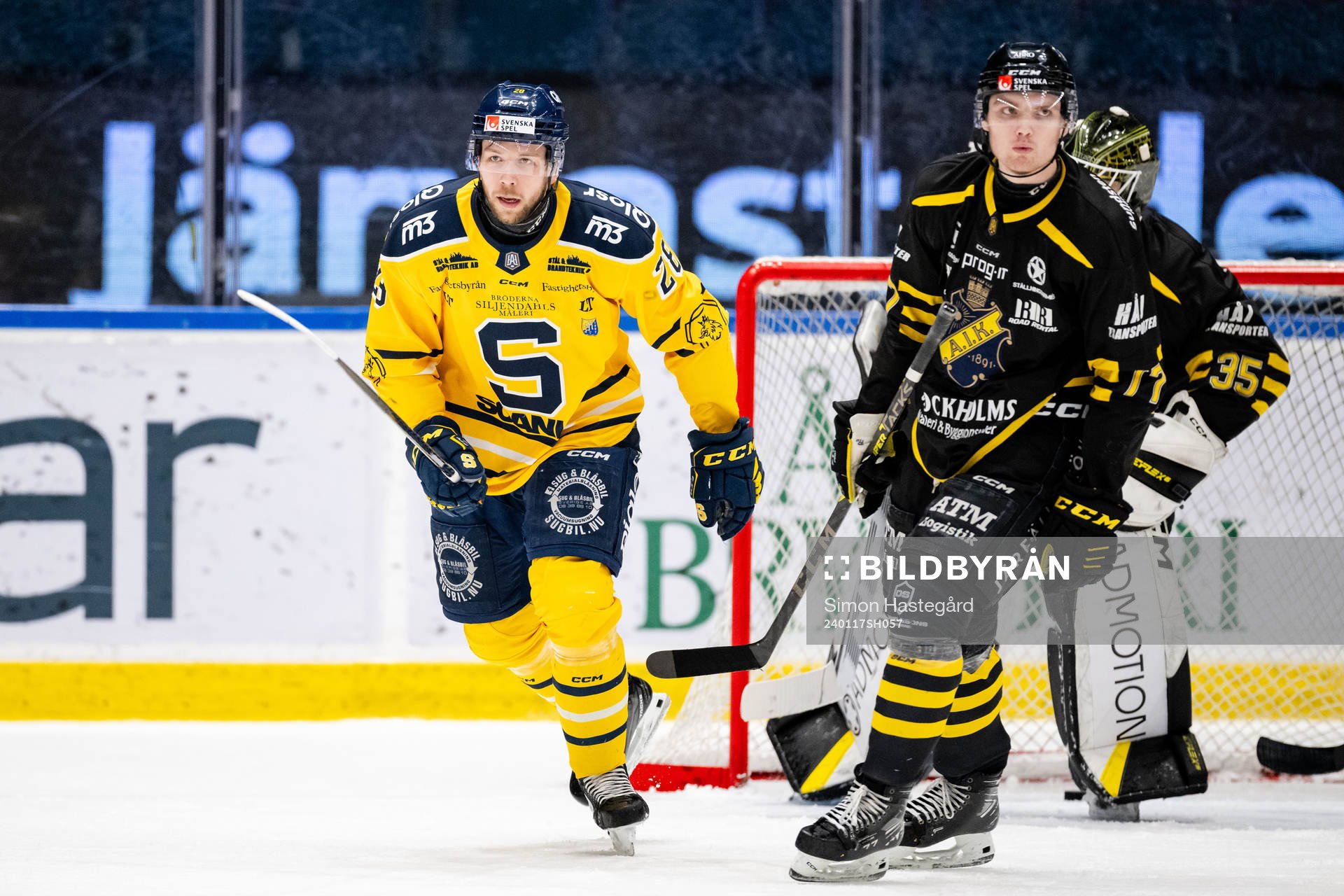 Södertäljes Emil Alba jublar