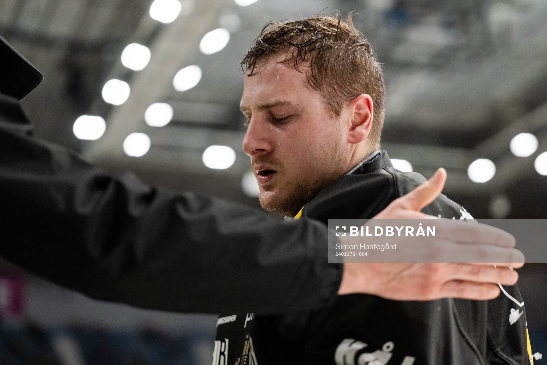 AIKs målvakt Antoine Bibeau har ont