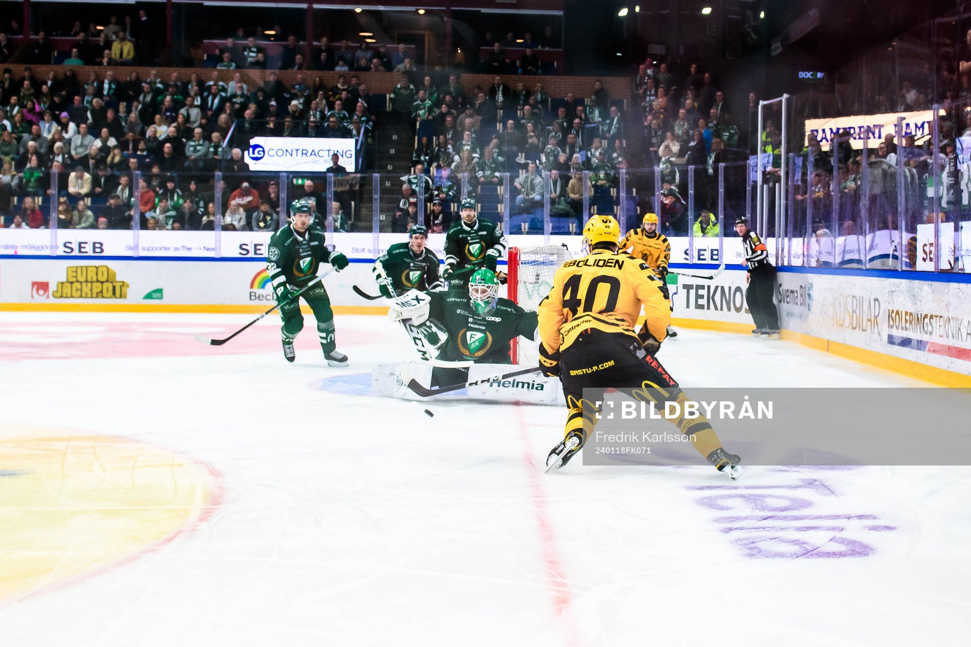 Färjestads målvakt Victor Brattström och Skellefteås