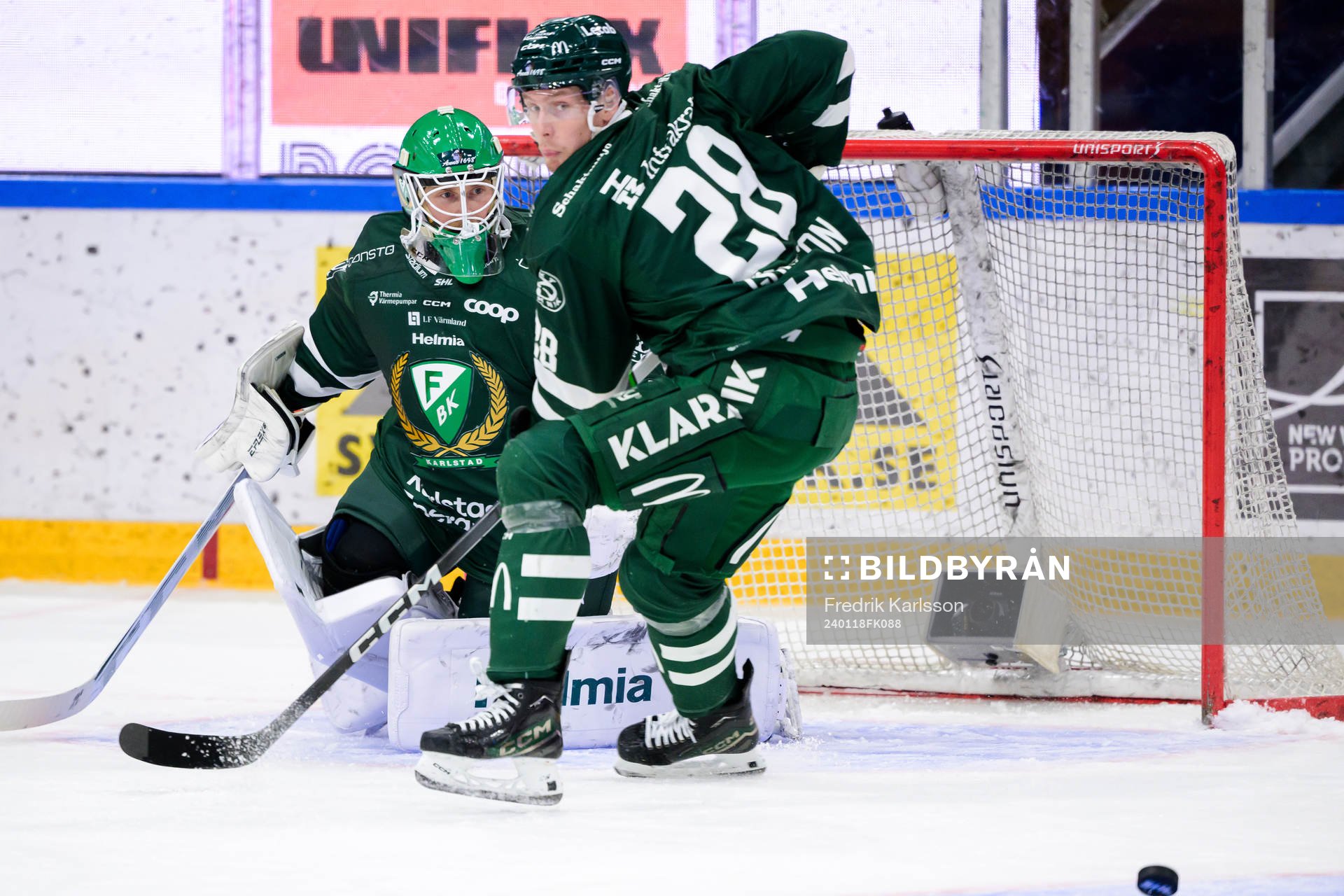 Färjestads målvakt Victor Brattström och Mattias