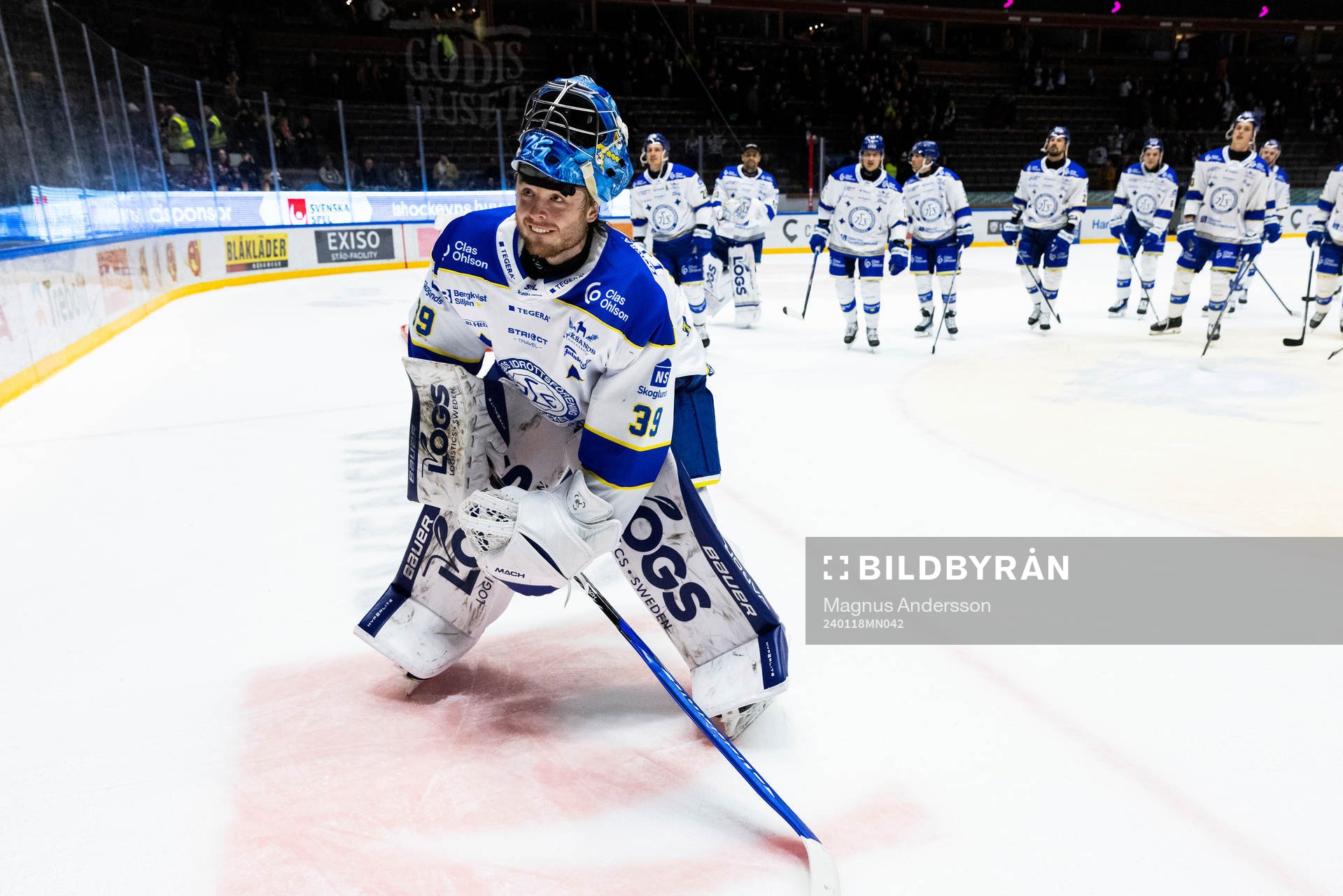 Leksands målvakt Filip Larsson jublar