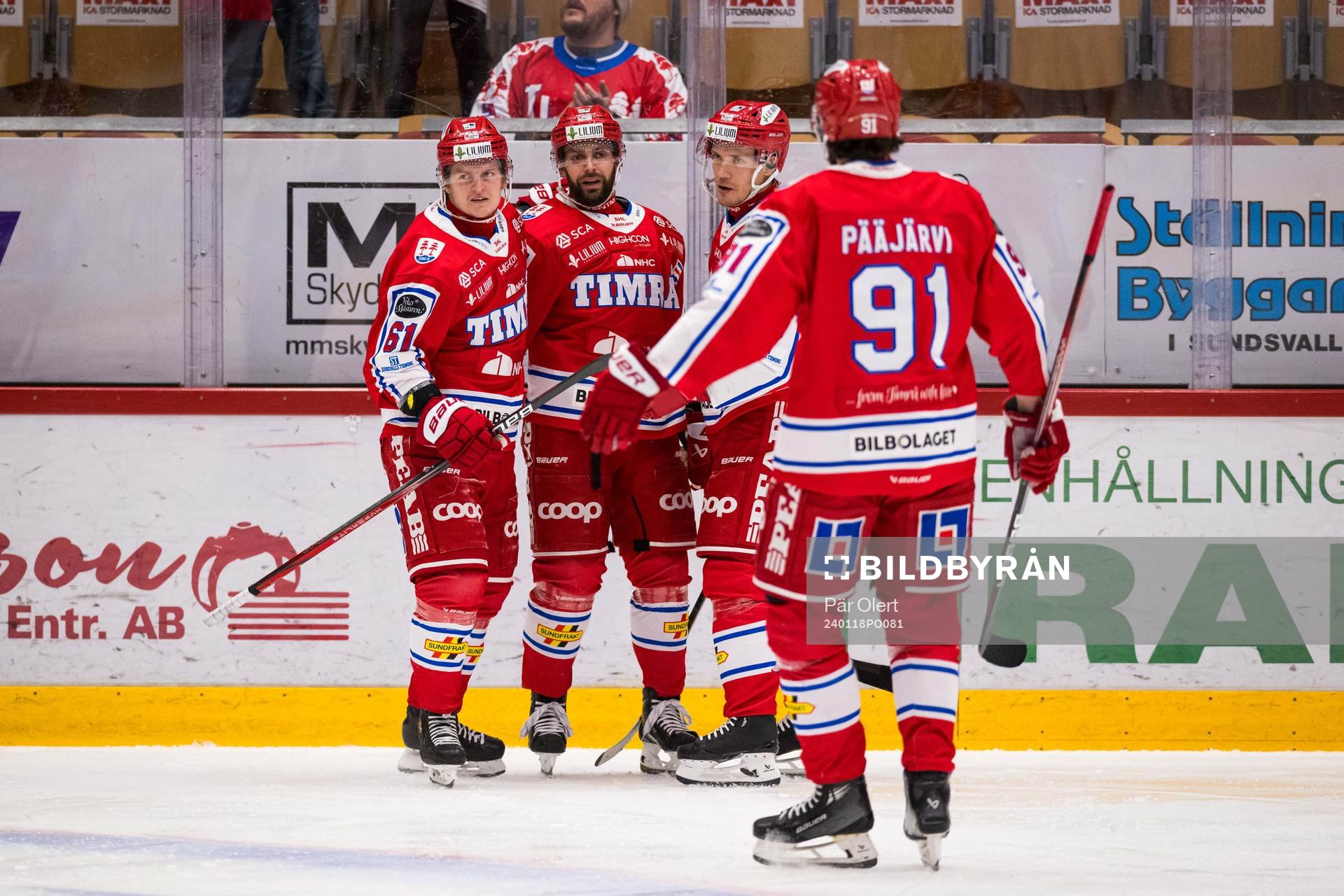 Timrås spelare jublar