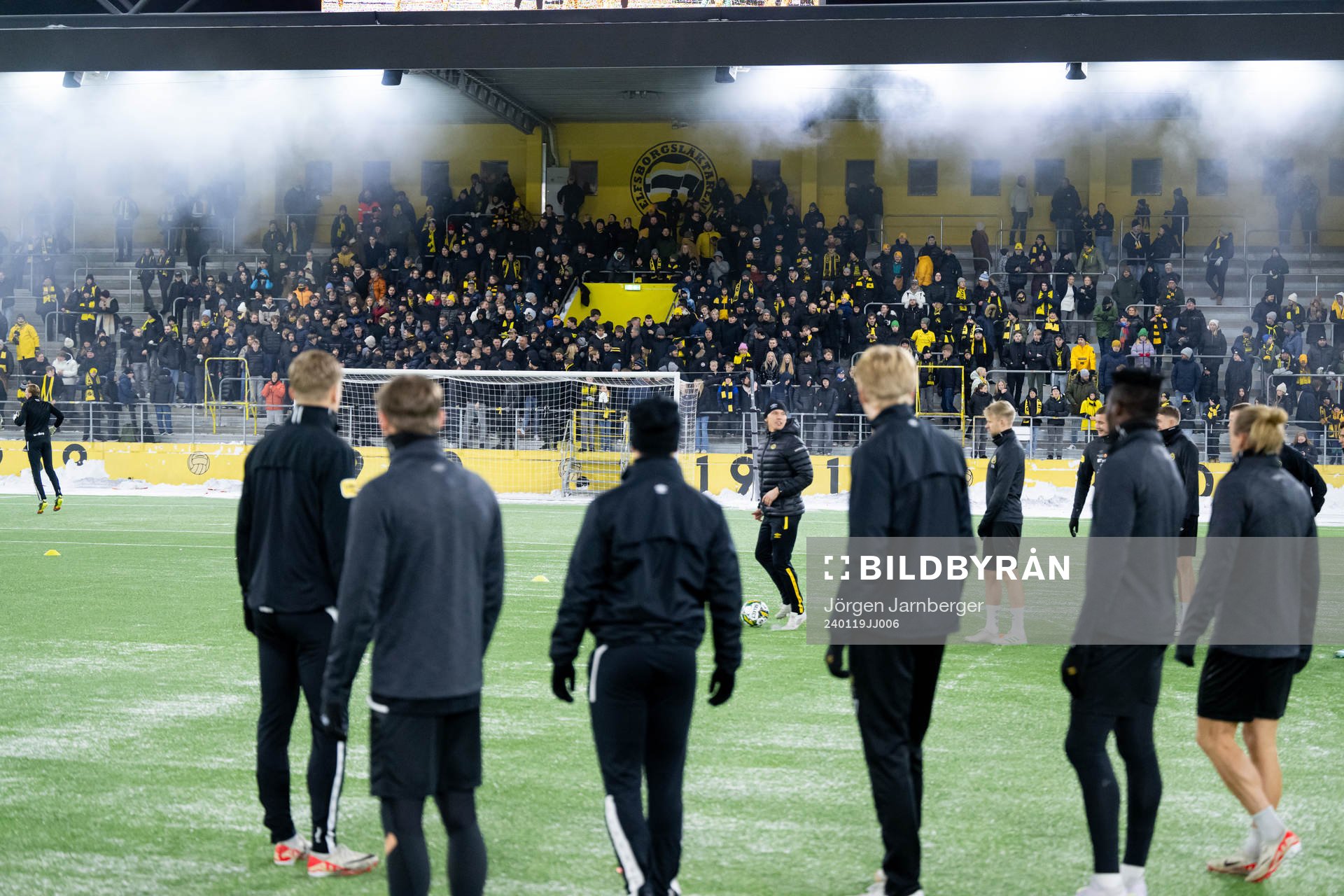 Supportrar på läktaren