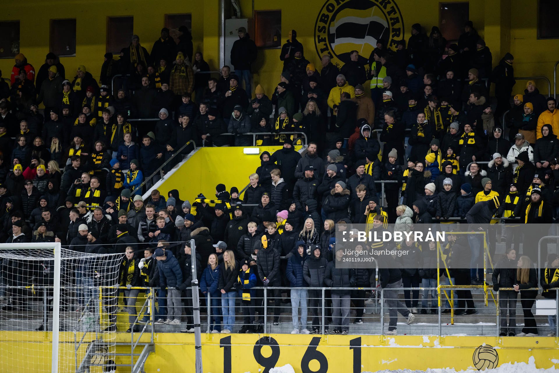 Supportrar på läktaren