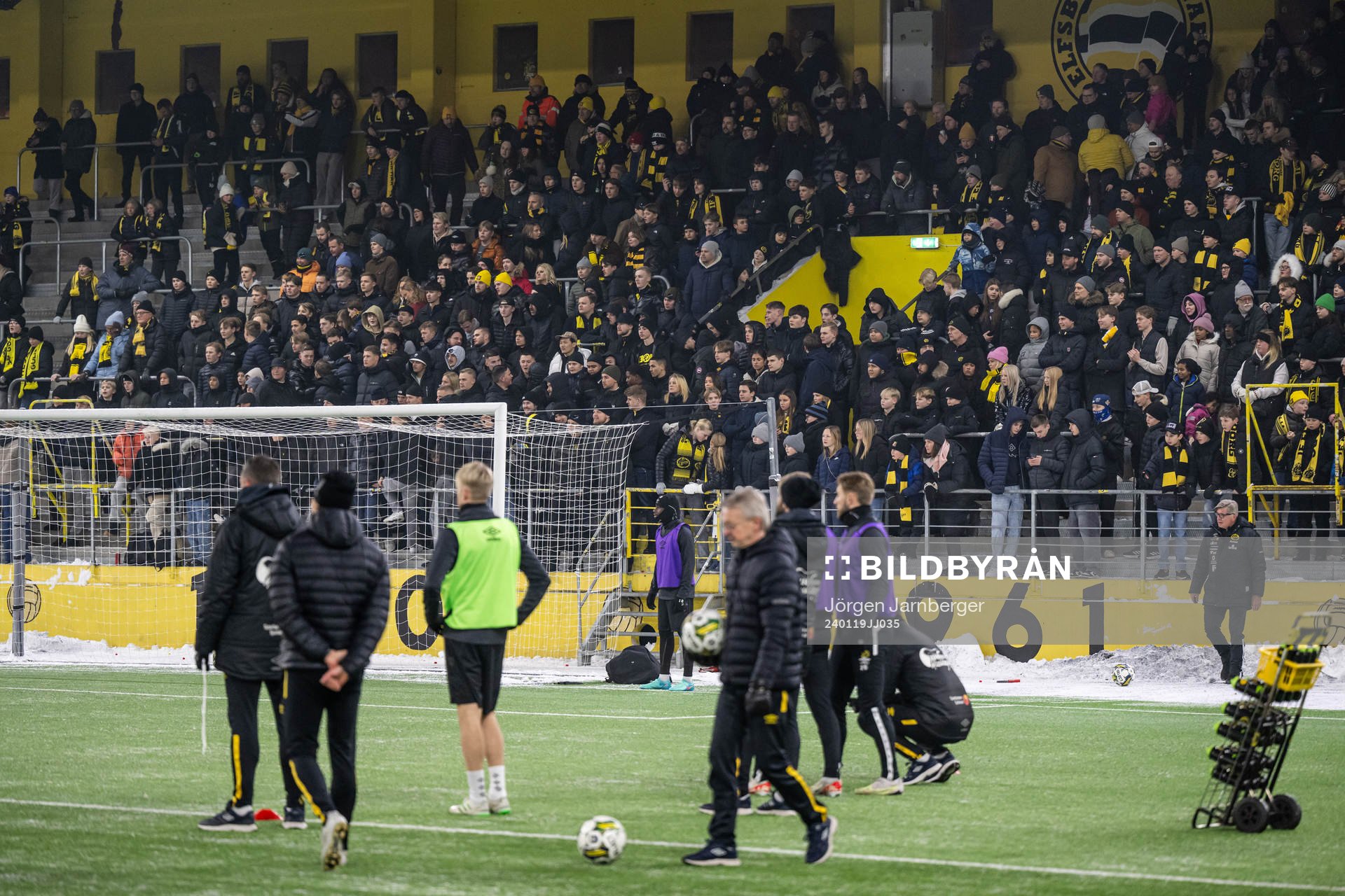 Supportrar på läktaren