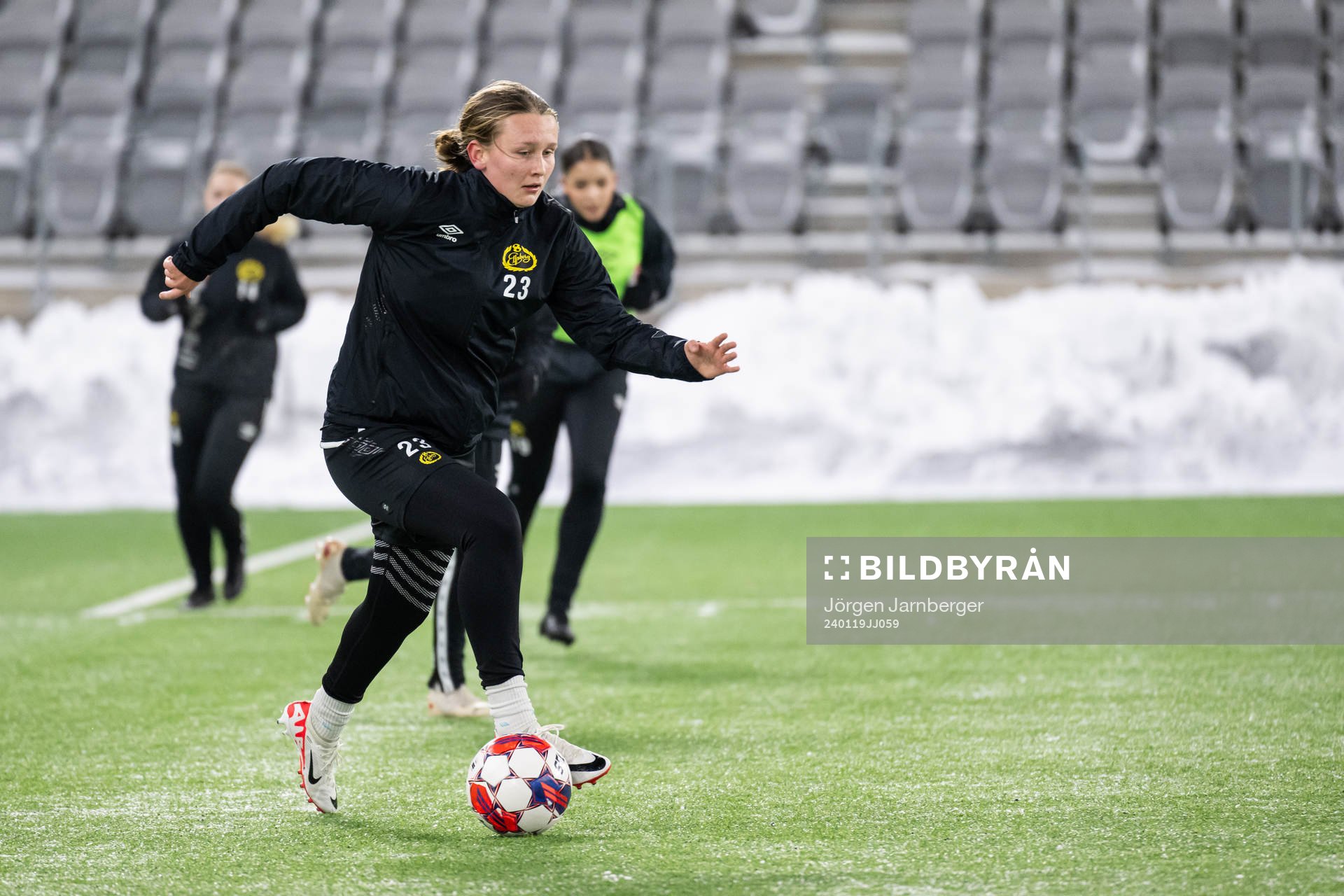 Ellen Backlund under en gemensam träning med Elfsborgs dam- och herrlag den 19 januari 2024 i Borås. 