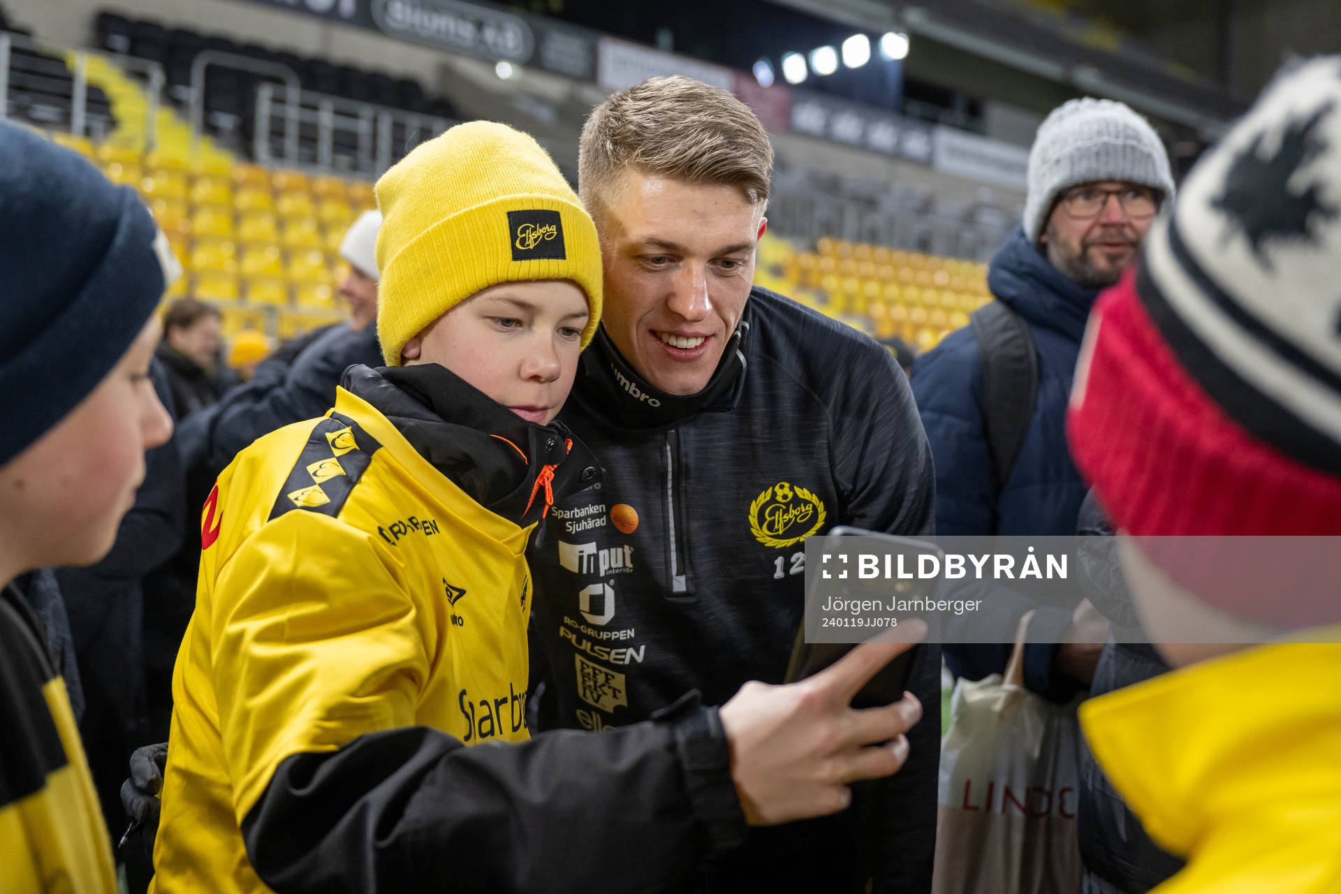 Alexander Bernhardsson med supportrar