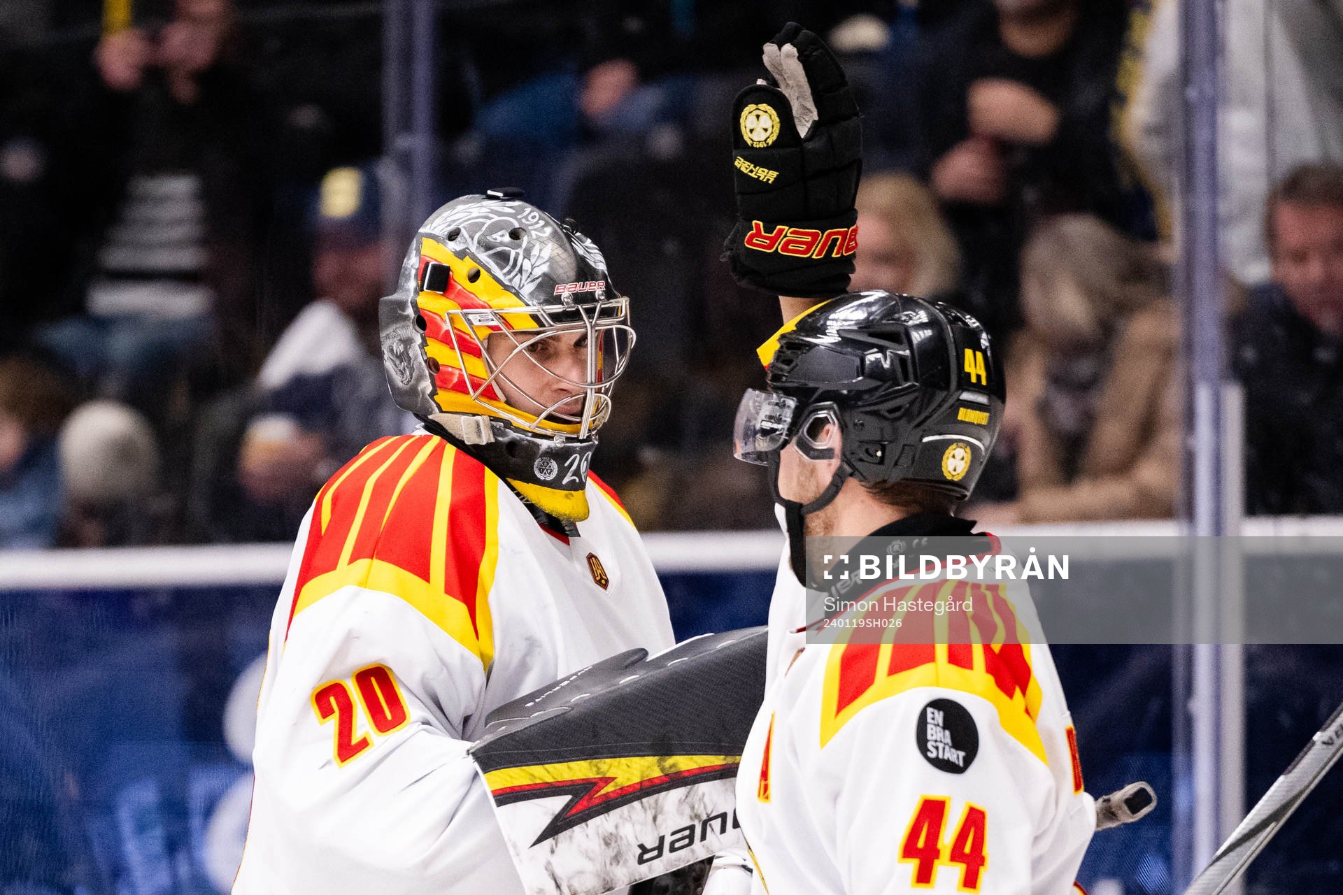 Brynäs målvakt Damian Clara och Jacob Blomqvist  jublar