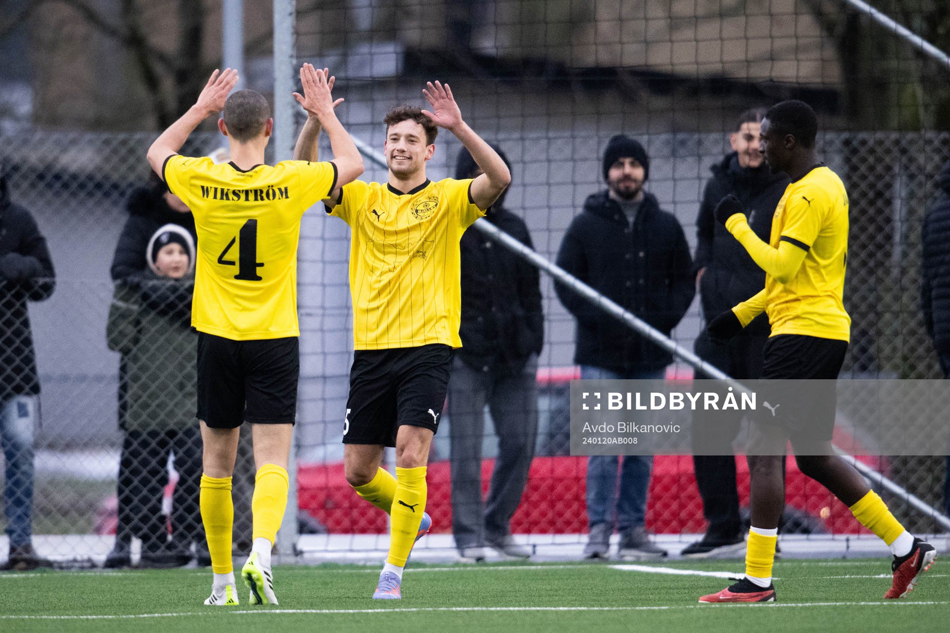 Mjällbys Colin Rösler och Rasmus Wikström  jublar