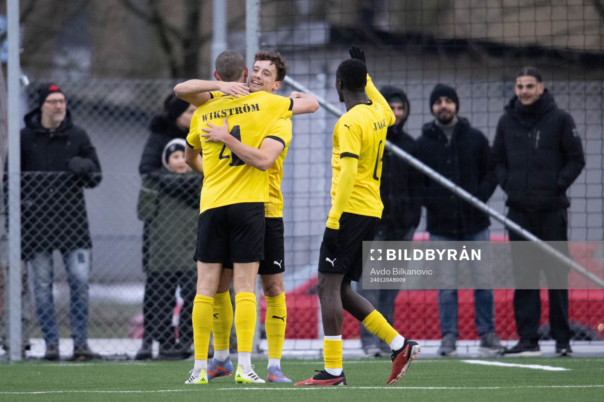 Mjällbys Colin Rösler och Rasmus Wikström  jublar