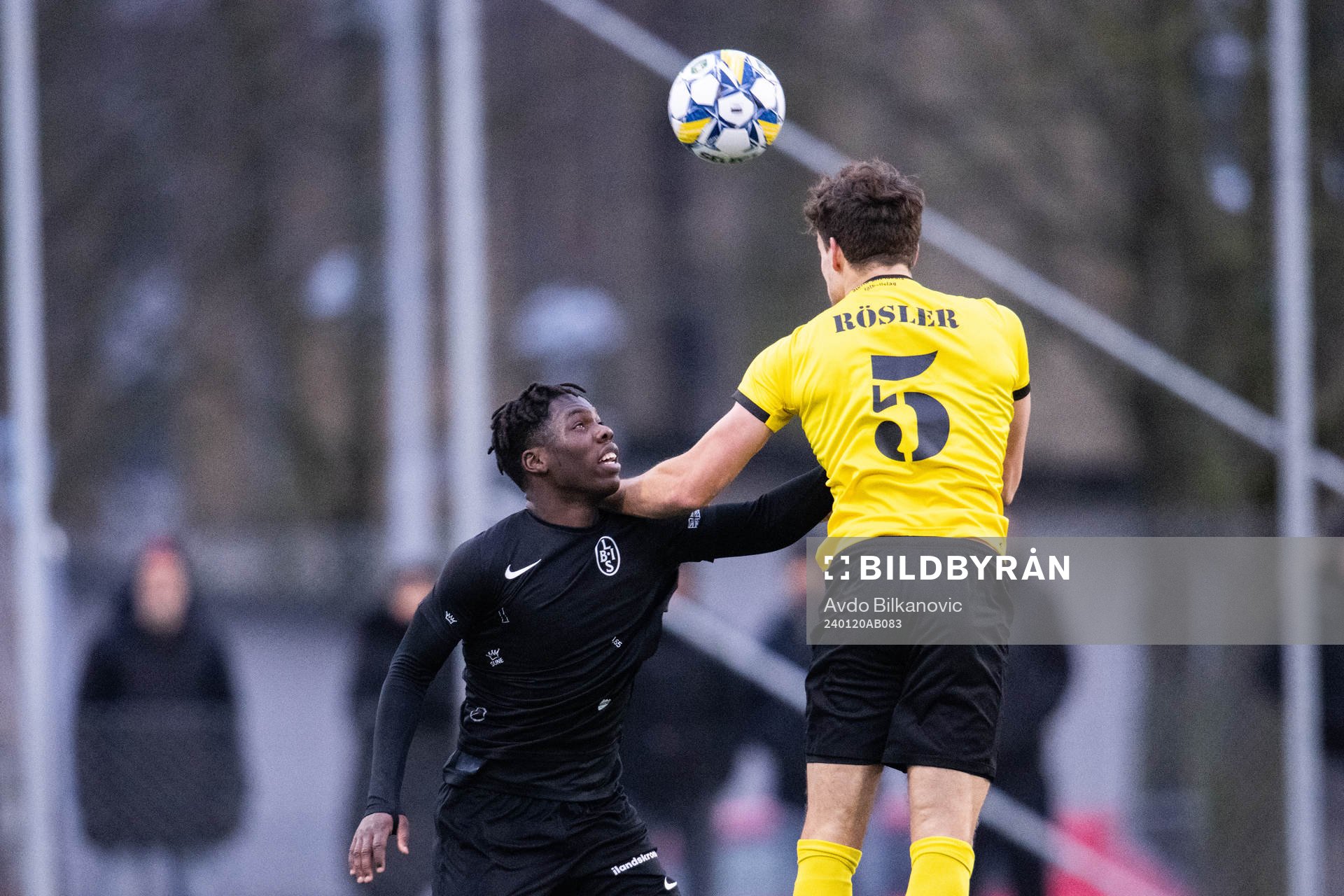 Landskronas Xavier Odhiambo och Mjällbys Colin Rösler