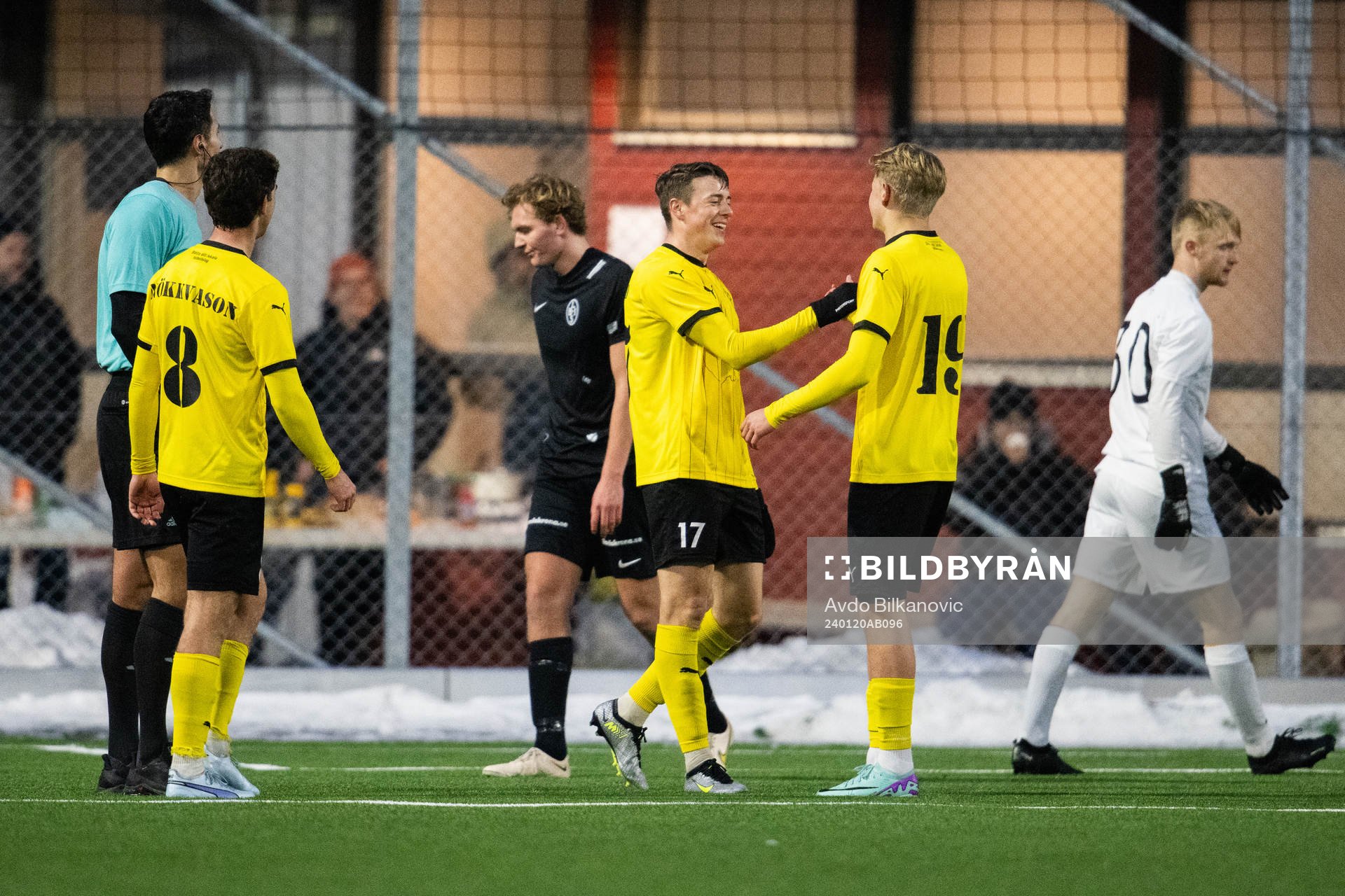 Mjällbys Elliot Stroud och Isac Johansson jublar