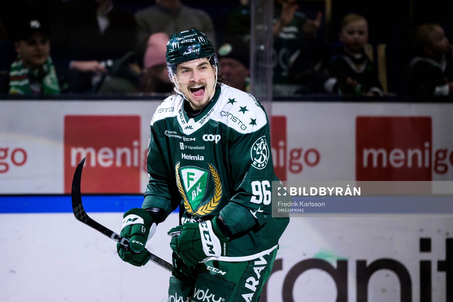 Färjestads David Tomasek jublar