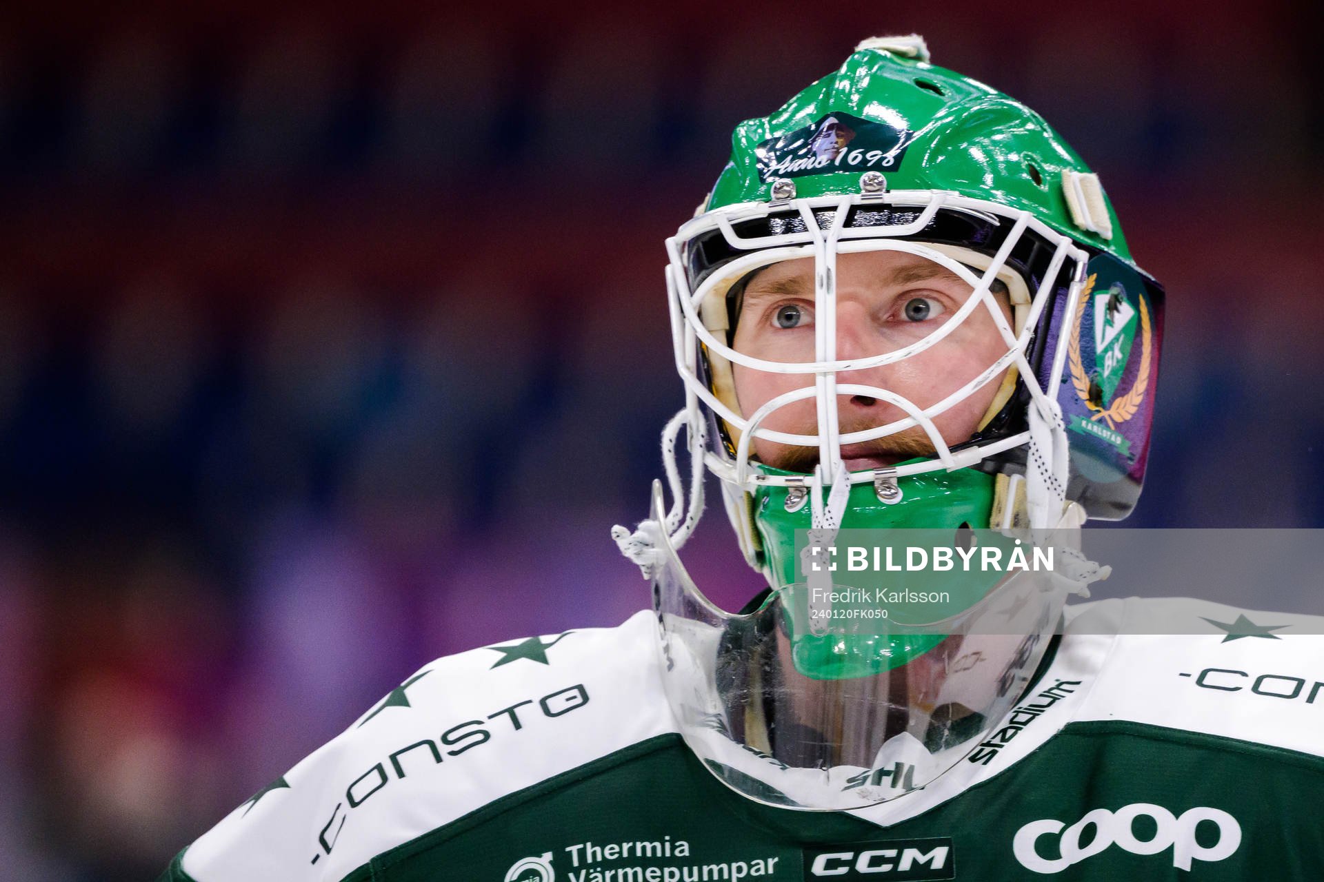 Färjestads målvakt Victor Brattström jublar